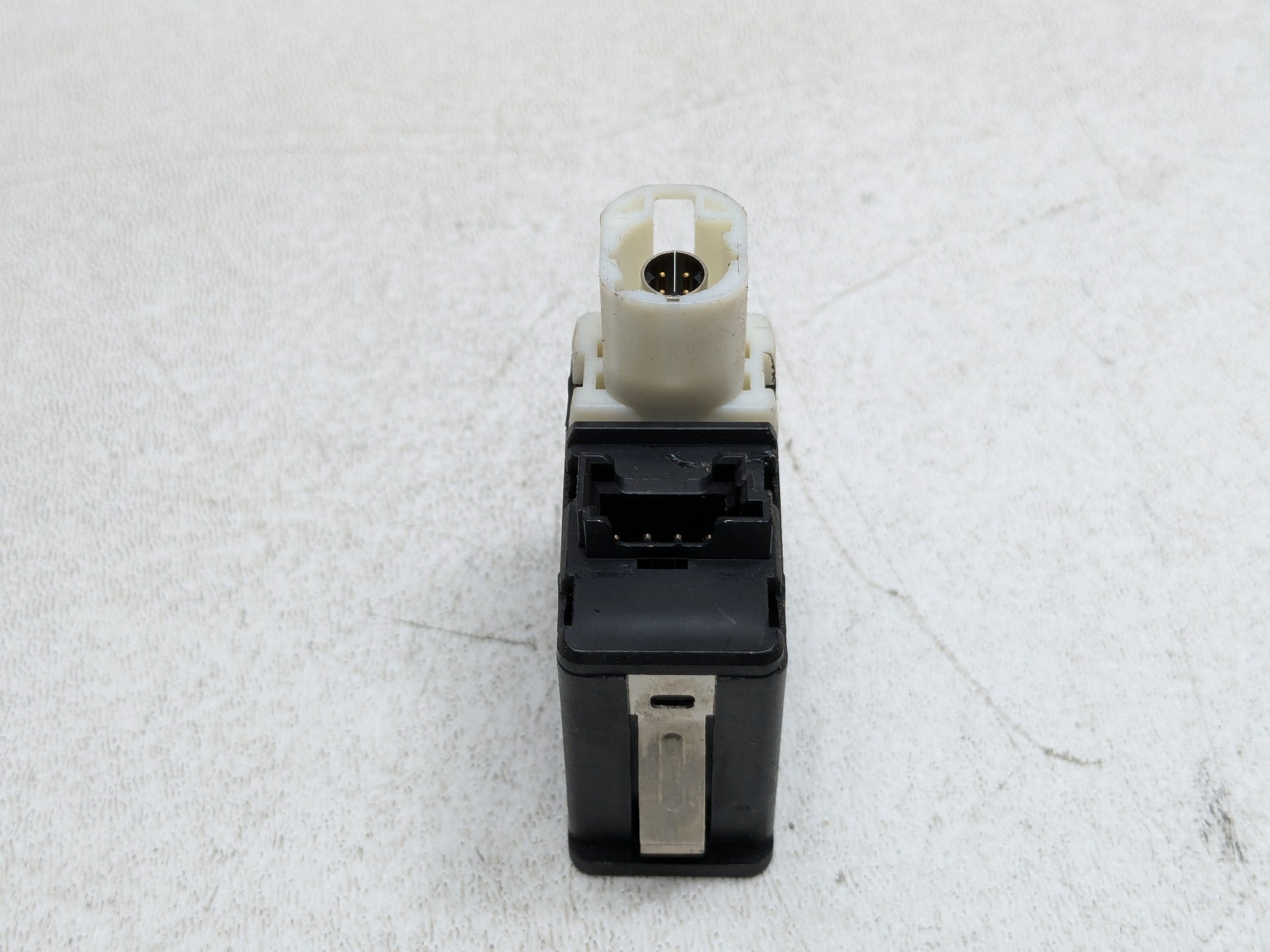 2014 - 2017 MINI COOPER OEM USB SOCKET AUX INPUT RECEIVER CENTER CONSOLE