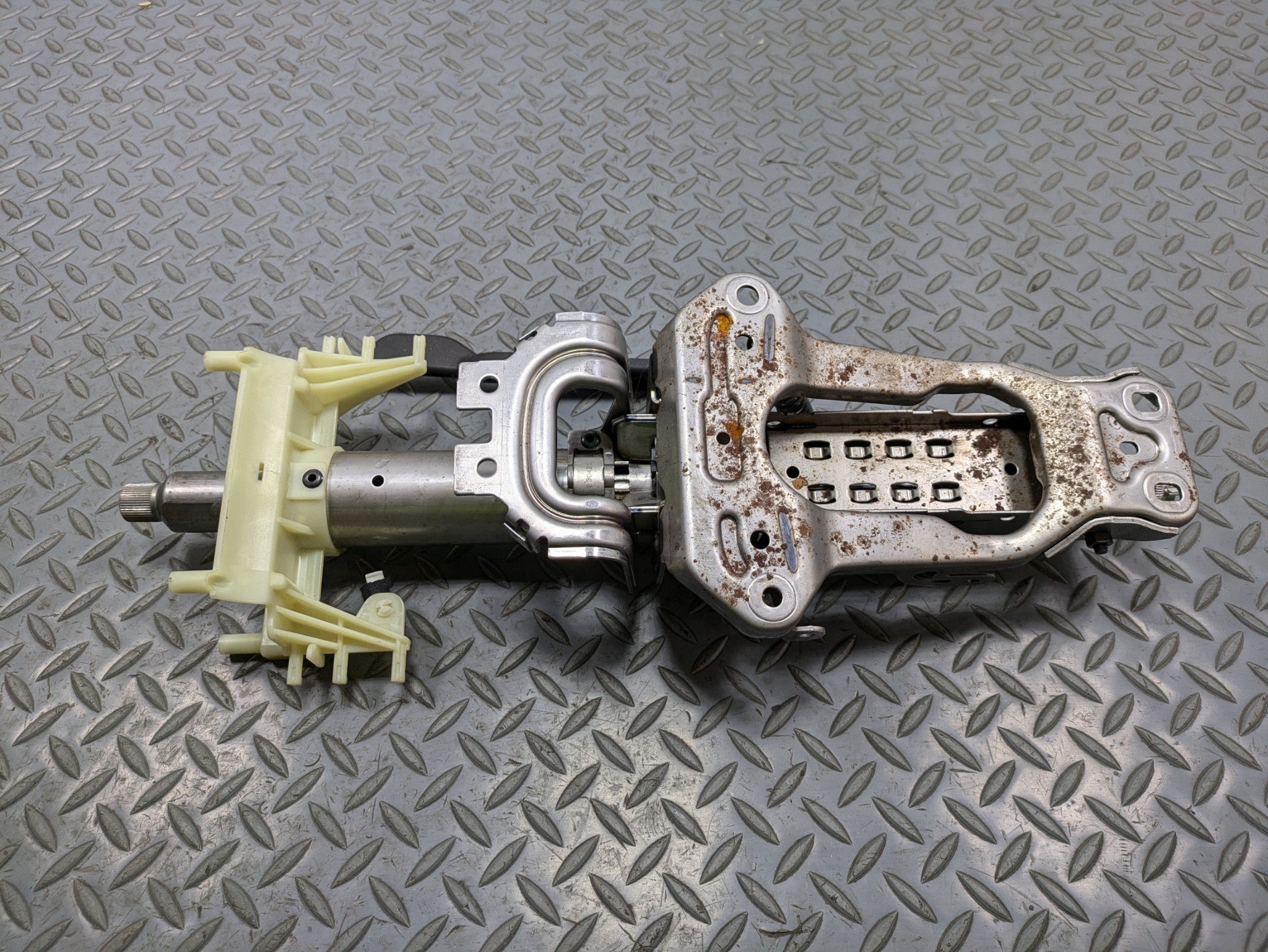 2014 - 2017 MINI COOPER OEM MANUAL ADJUST STEERING COLUMN ASSEMBLY