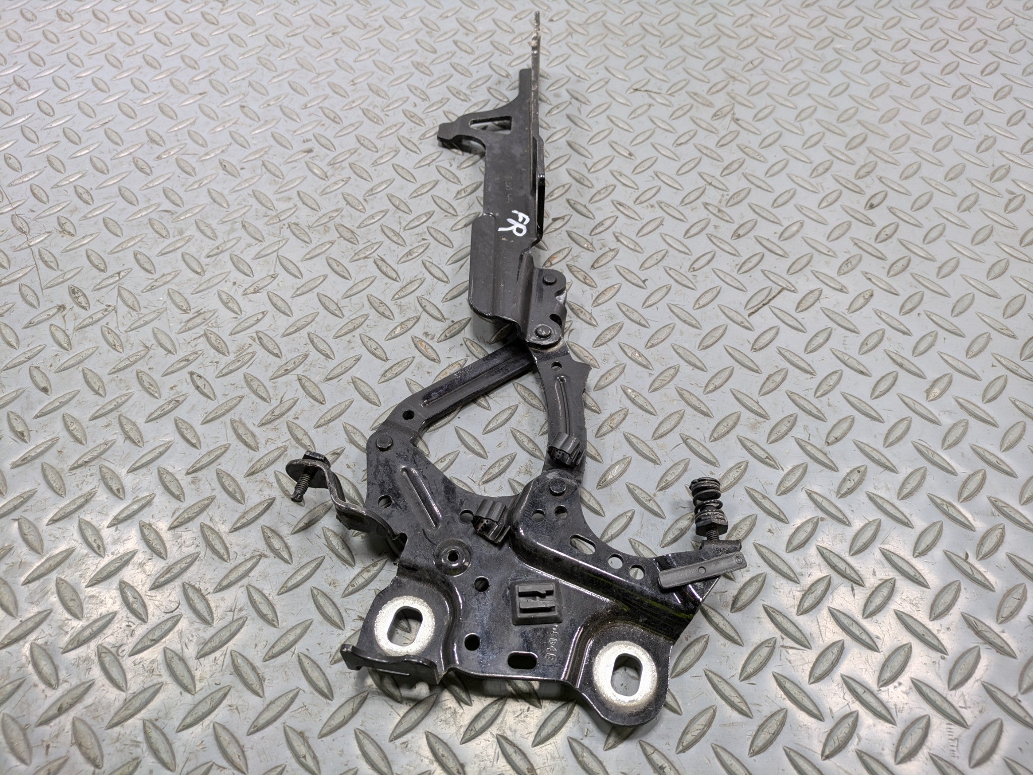 14 - 17 MINI COOPER OEM HOOD HINGE SUPPORT BRACKET FRONT RIGHT PASSENGER SIDE