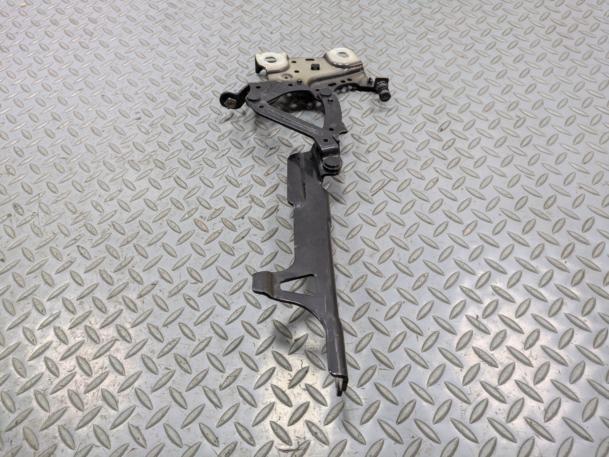 14 - 17 MINI COOPER OEM HOOD HINGE SUPPORT BRACKET FRONT RIGHT PASSENGER SIDE