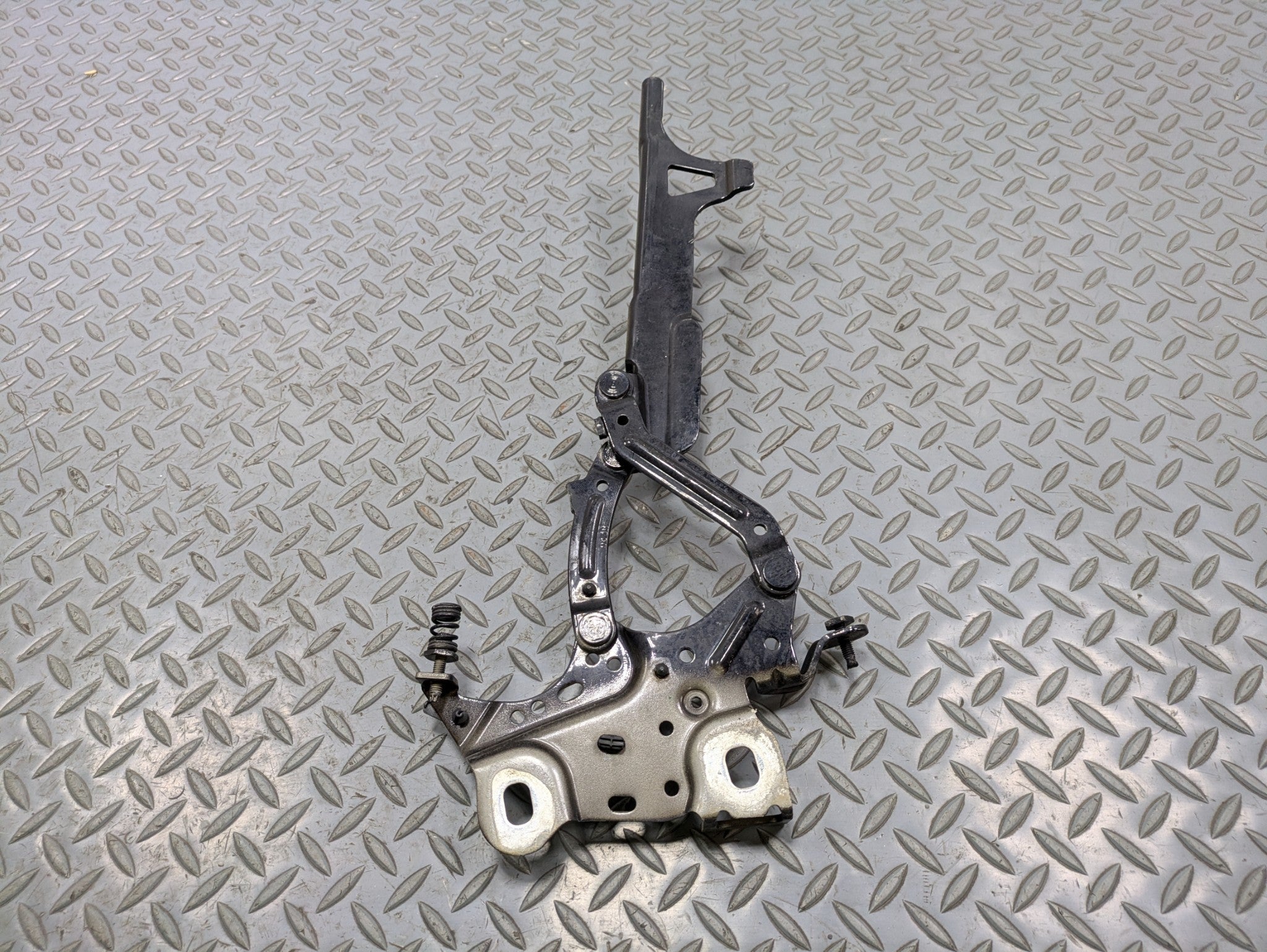 14 - 17 MINI COOPER OEM HOOD HINGE SUPPORT BRACKET FRONT RIGHT PASSENGER SIDE