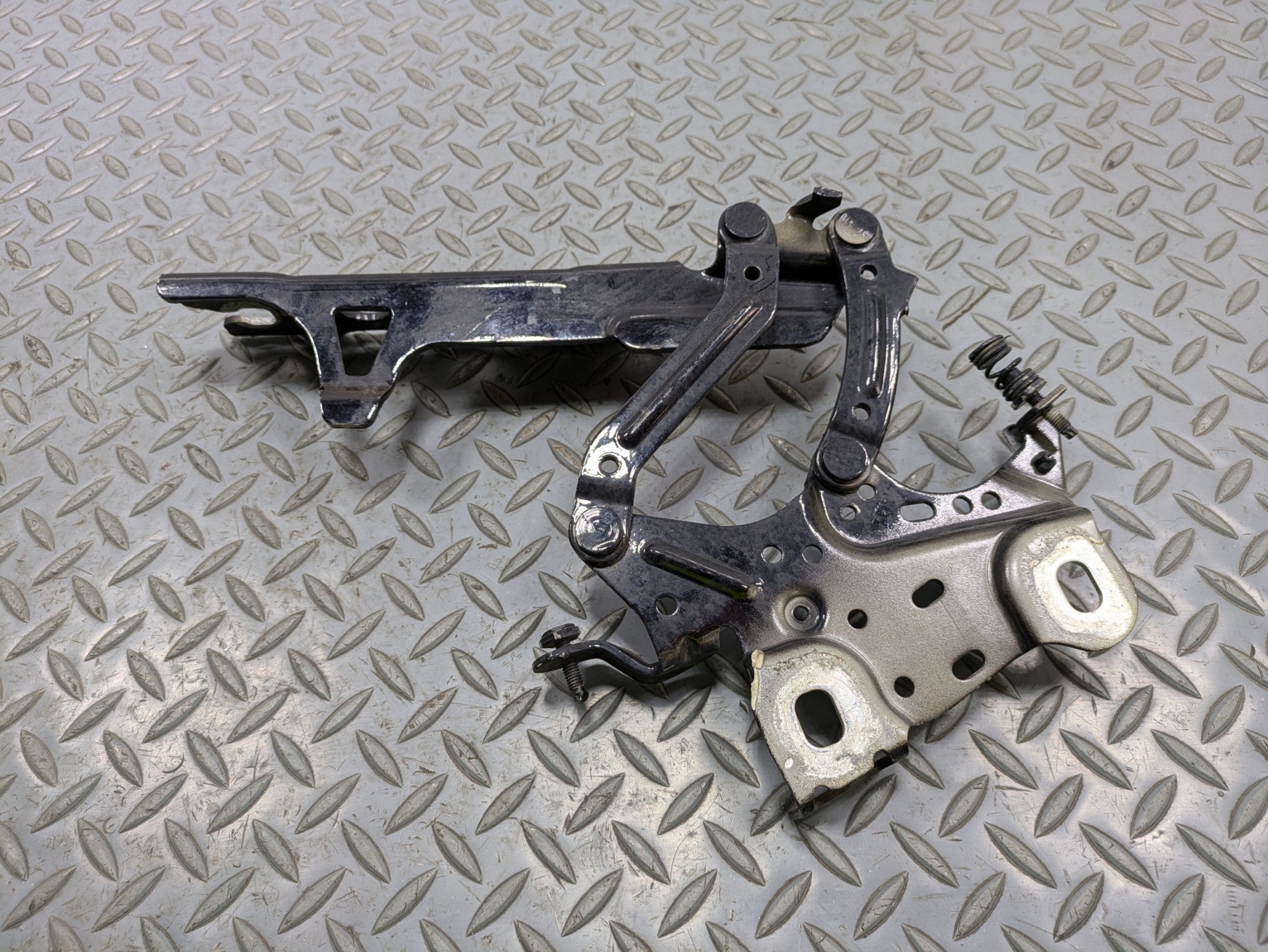 2014 - 2017 MINI COOPER OEM HOOD HINGE SUPPORT BRACKET FRONT LEFT DRIVER SIDE