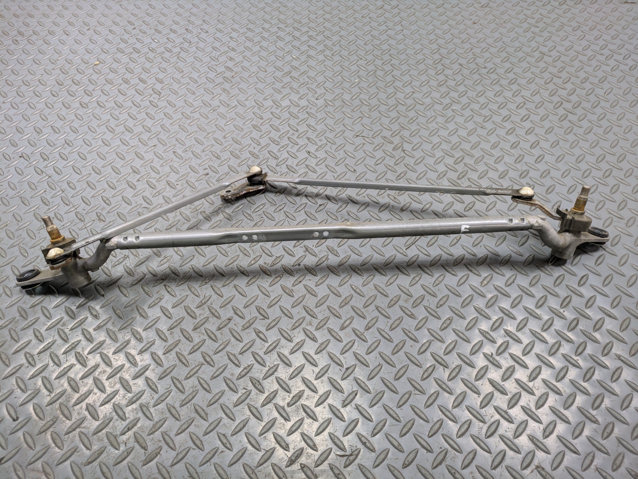 2014 - 2017 MINI COOPER OEM WINDSHIELD WIPER TRANSMISSION LINKAGE FRONT