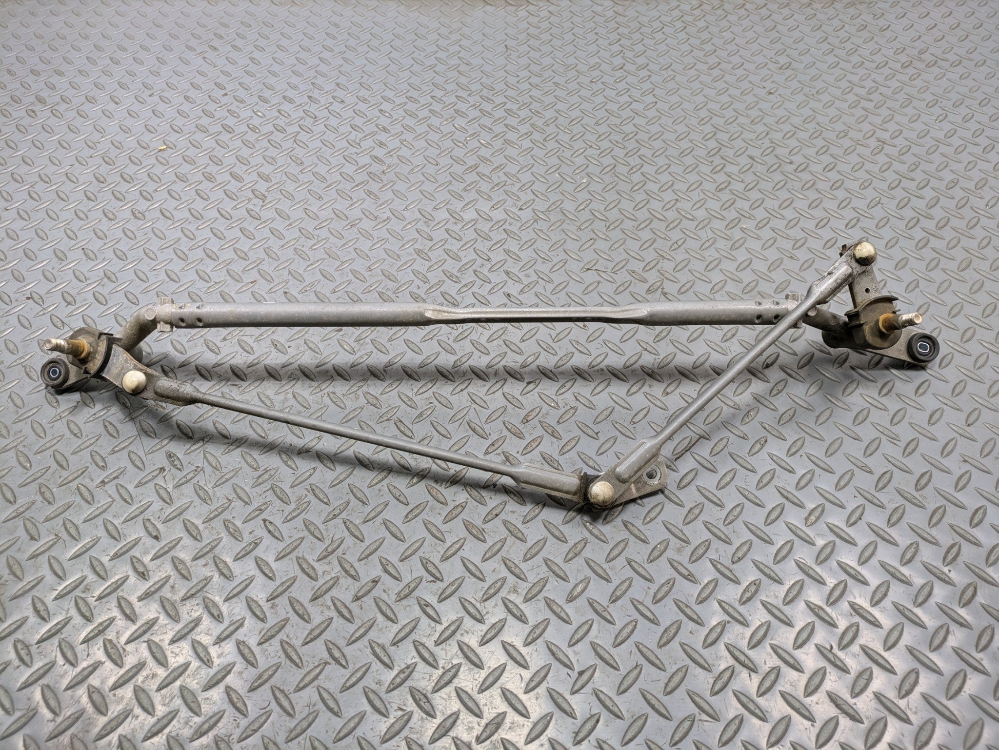 2014 - 2017 MINI COOPER OEM WINDSHIELD WIPER TRANSMISSION LINKAGE FRONT