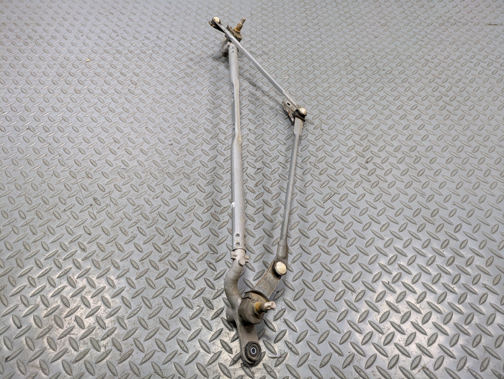 2014 - 2017 MINI COOPER OEM WINDSHIELD WIPER TRANSMISSION LINKAGE FRONT