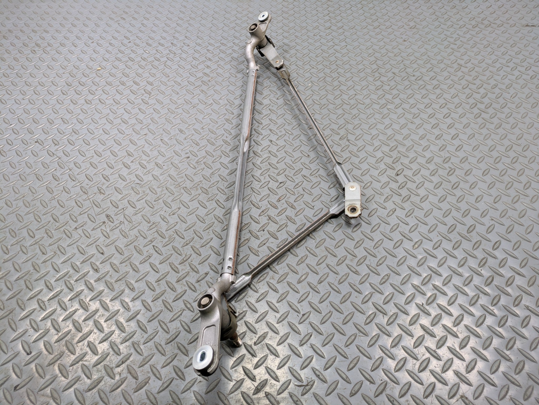 2014 - 2017 MINI COOPER OEM WINDSHIELD WIPER TRANSMISSION LINKAGE FRONT