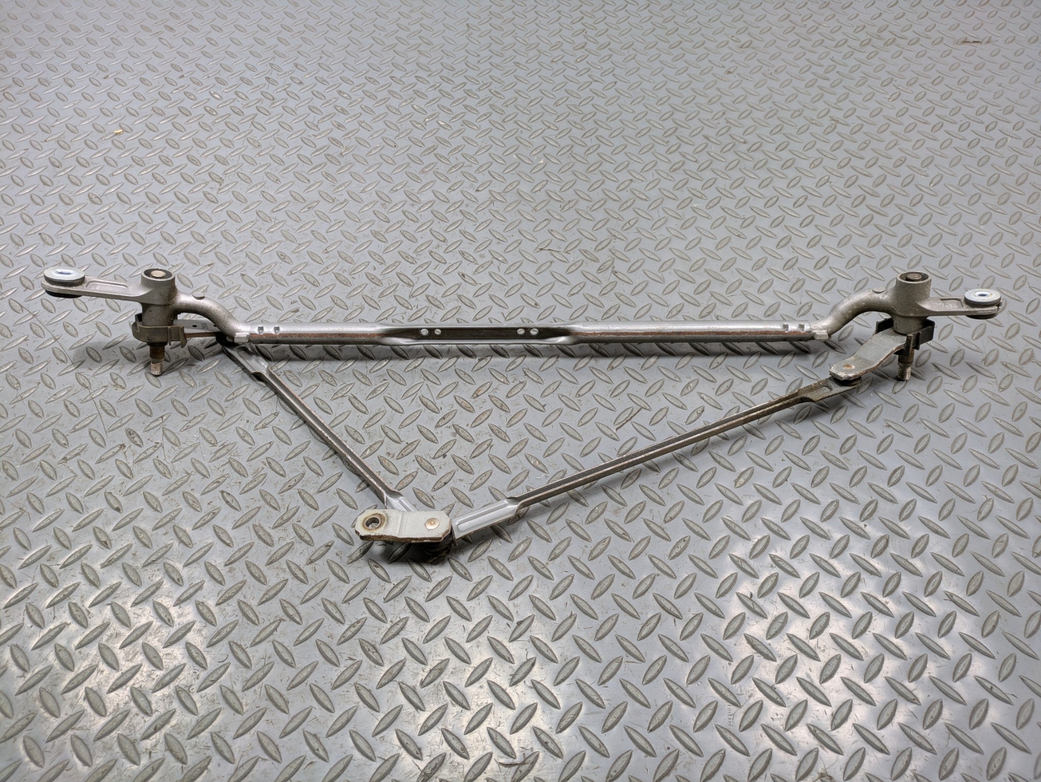 2014 - 2017 MINI COOPER OEM WINDSHIELD WIPER TRANSMISSION LINKAGE FRONT