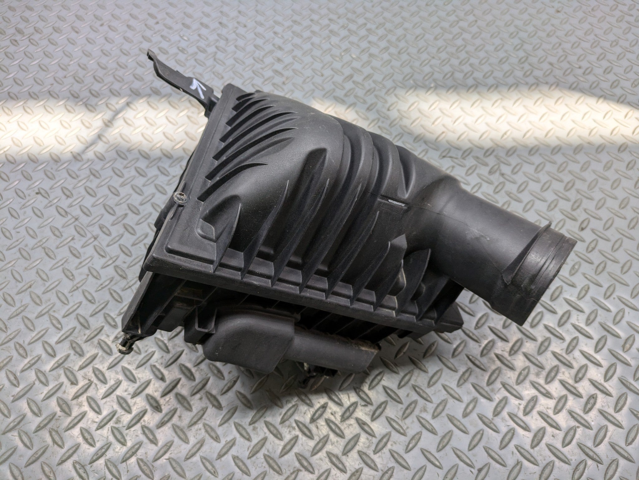 2014 - 2017 MINI COOPER OEM ENGINE AIR CLEANER INTAKE FILTER HOUSING BOX 2.0L