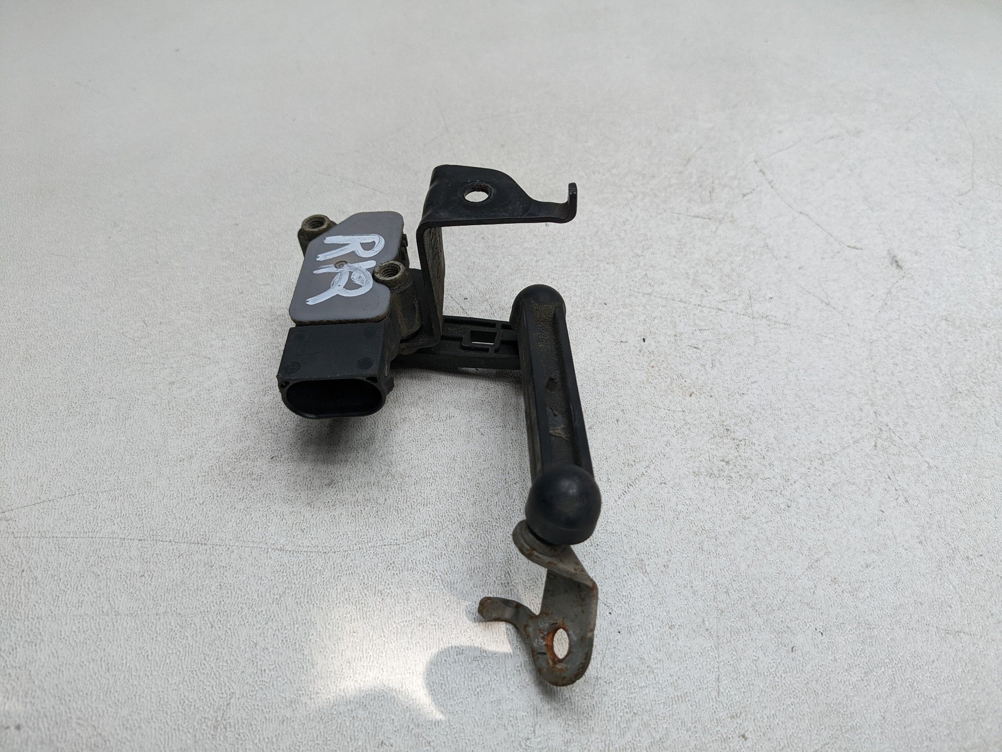2014 - 2017 MINI COOPER OEM HEIGHT LEVEL SUSPENSION SENSOR REAR RIGHT SIDE