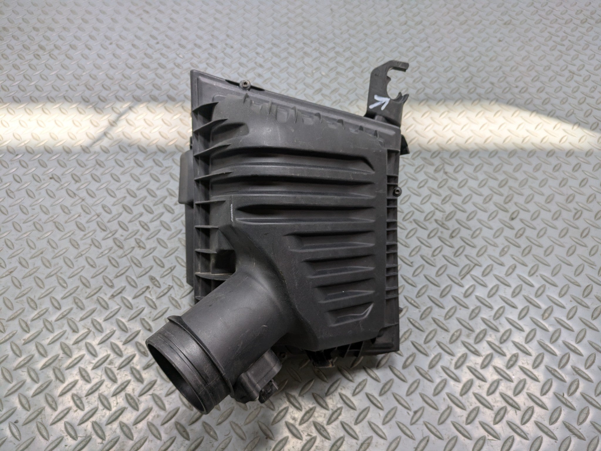2014 - 2017 MINI COOPER OEM ENGINE AIR CLEANER INTAKE FILTER HOUSING BOX 2.0L
