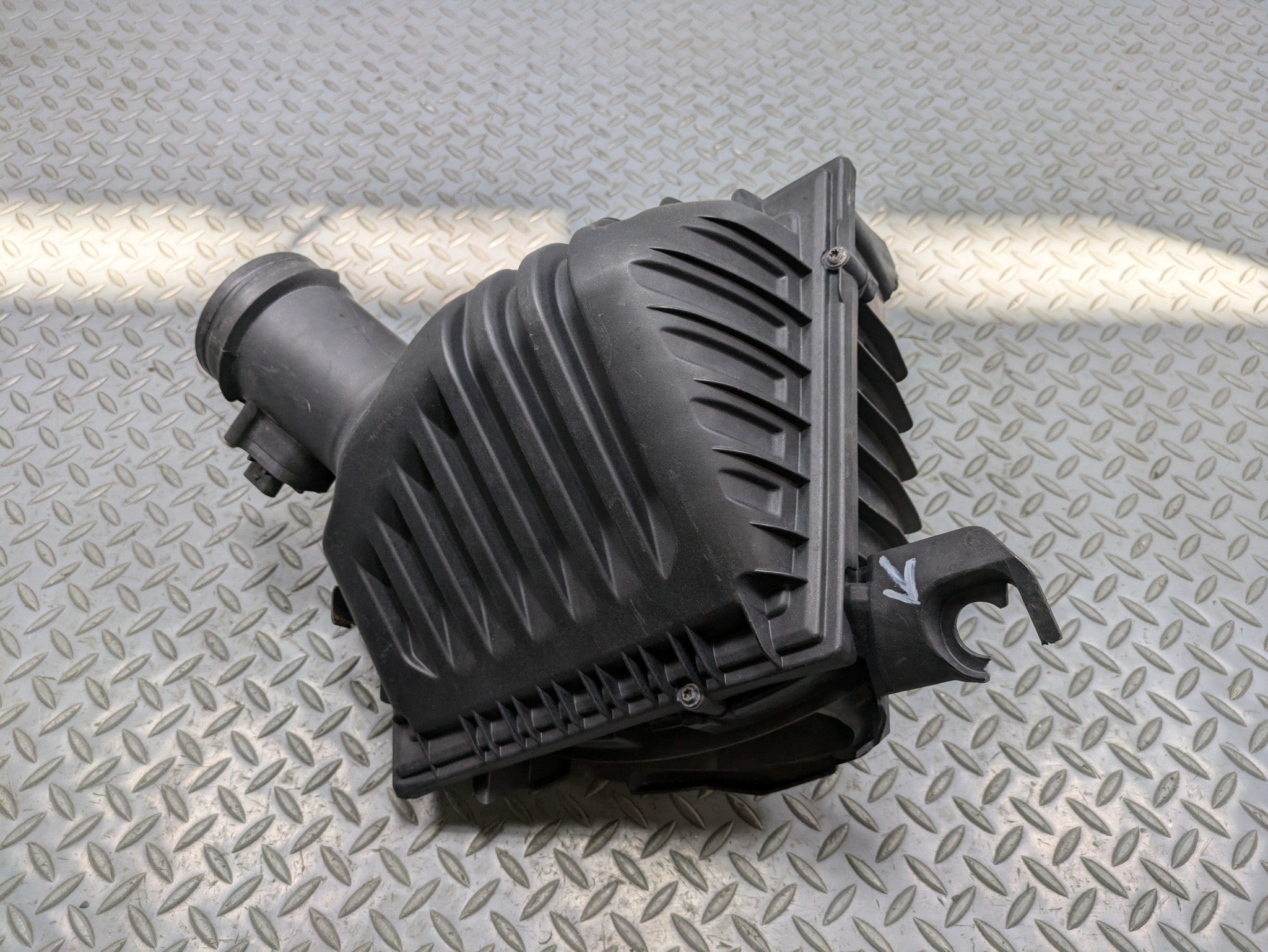 2014 - 2017 MINI COOPER OEM ENGINE AIR CLEANER INTAKE FILTER HOUSING BOX 2.0L