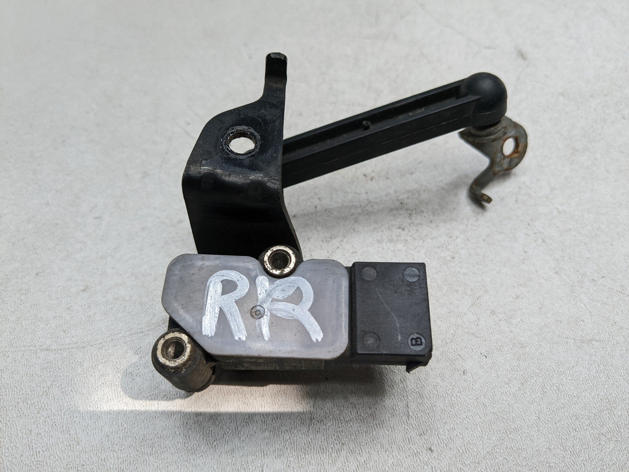 2014 - 2017 MINI COOPER OEM HEIGHT LEVEL SUSPENSION SENSOR REAR RIGHT SIDE