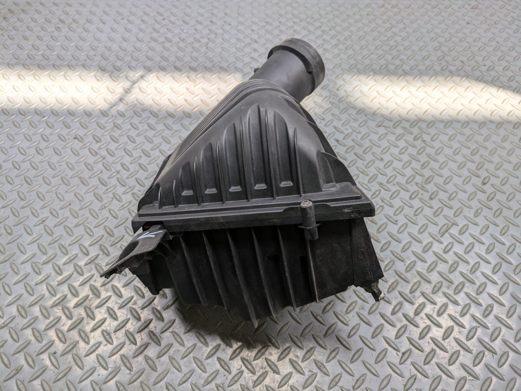 2014 - 2017 MINI COOPER OEM ENGINE AIR CLEANER INTAKE FILTER HOUSING BOX 2.0L