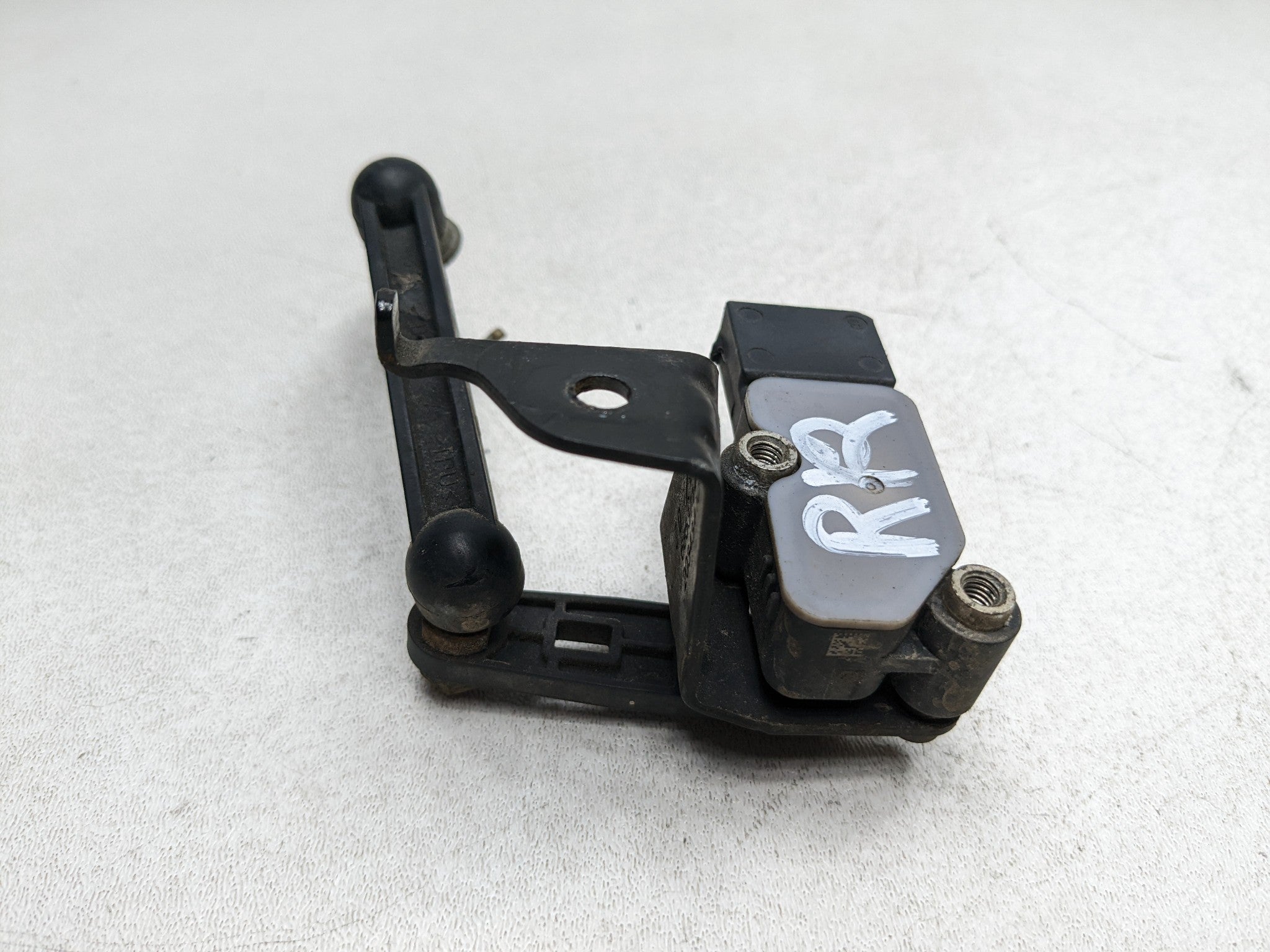 2014 - 2017 MINI COOPER OEM HEIGHT LEVEL SUSPENSION SENSOR REAR RIGHT SIDE