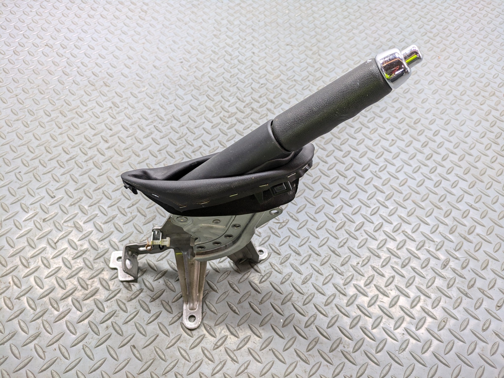 2014 - 2017 MINI COOPER OEM EMERGENCY PARKING HAND BRAKE LEVER ASSEMBLY