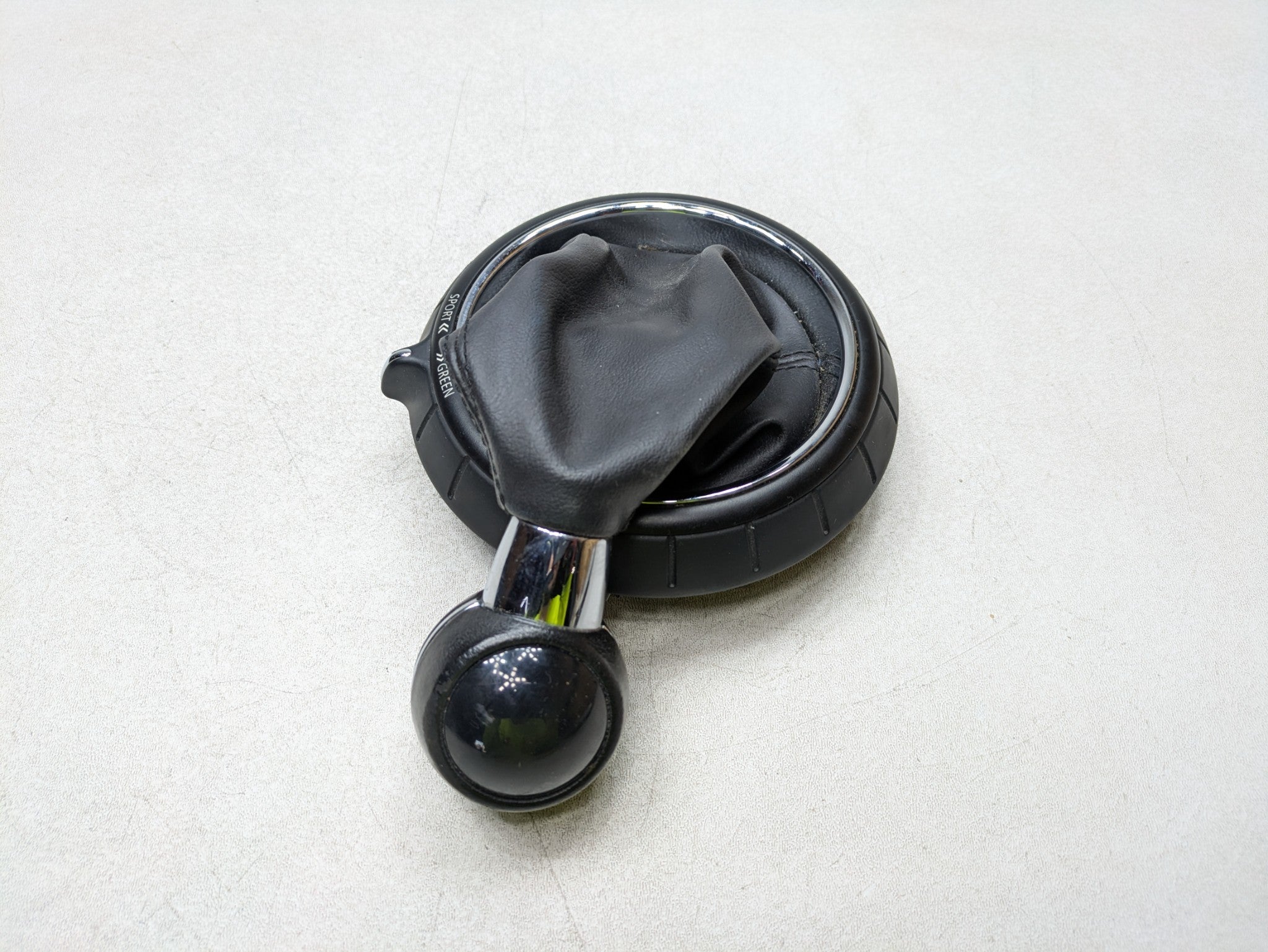 2014 - 2017 MINI COOPER OEM GEAR SHIFTER SELECTOR UPPER COVER KNOB WITH GAITER