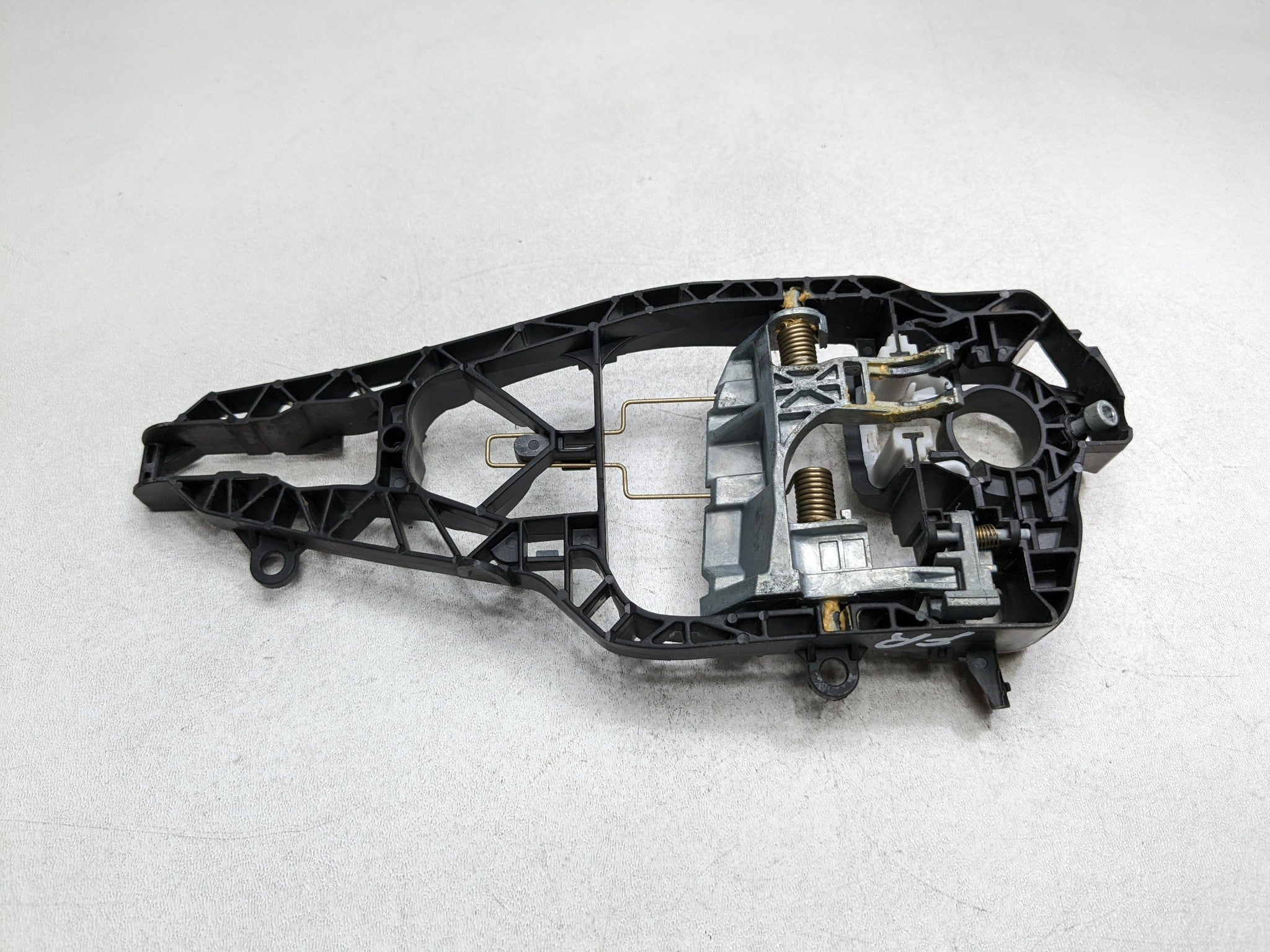 14 - 17 MINI COOPER OEM EXTERIOR DOOR HANDLE BRACKET FRONT RIGHT PASSENGER SIDE