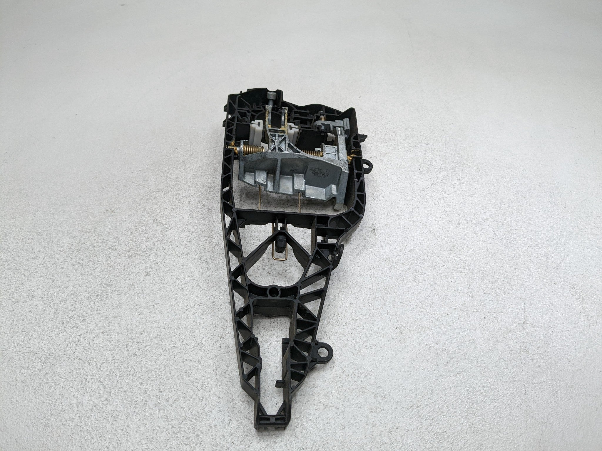 14 - 17 MINI COOPER OEM EXTERIOR DOOR HANDLE BRACKET FRONT RIGHT PASSENGER SIDE