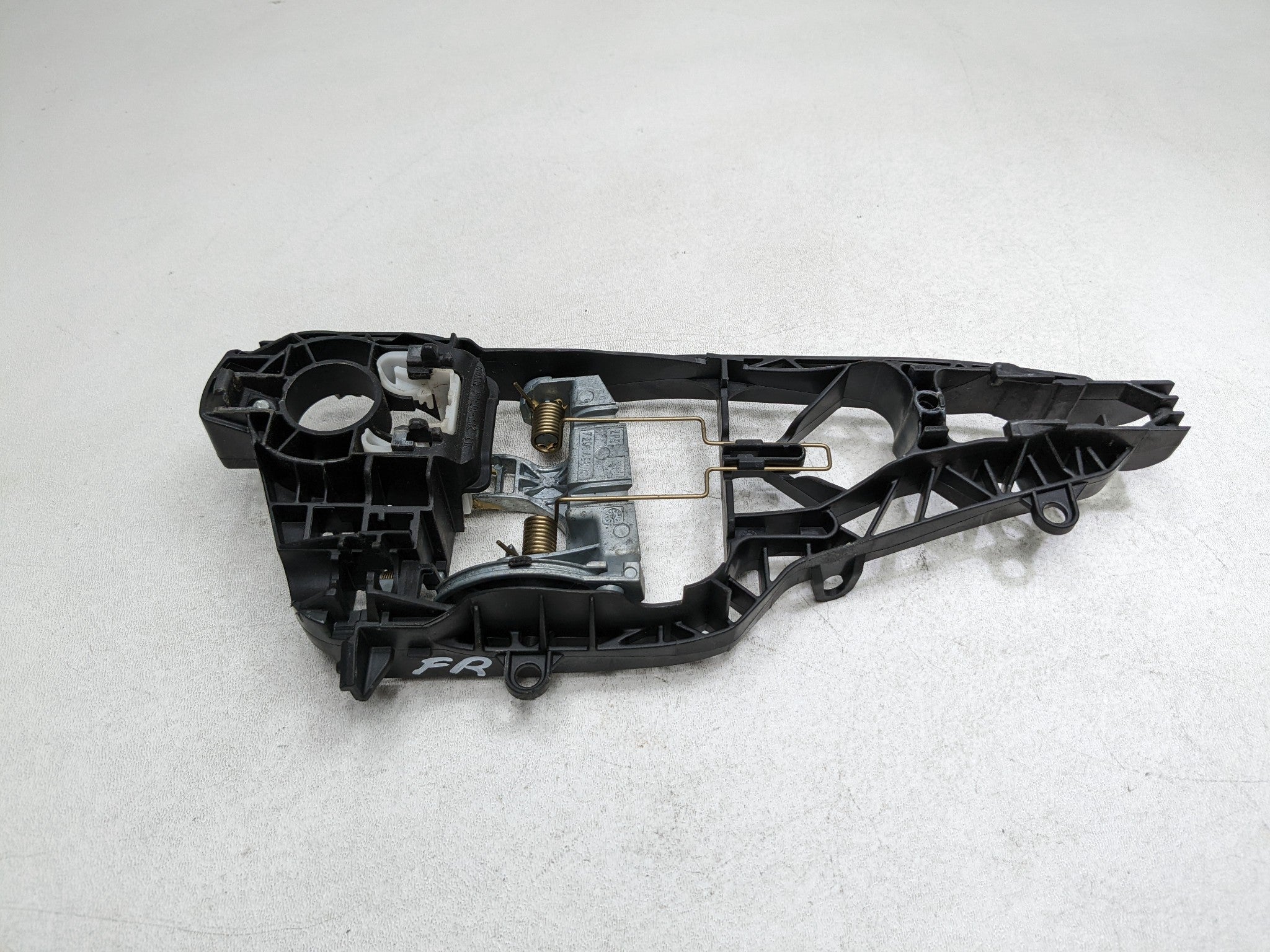 14 - 17 MINI COOPER OEM EXTERIOR DOOR HANDLE BRACKET FRONT RIGHT PASSENGER SIDE