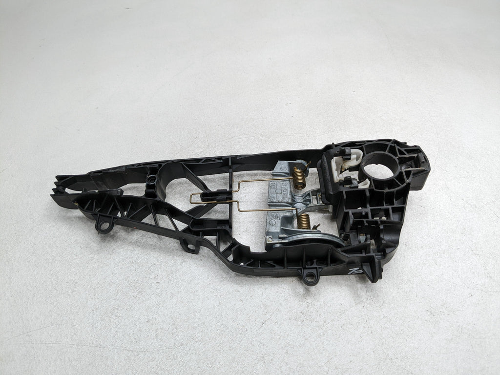 2014 - 2017 MINI COOPER OEM EXTERIOR DOOR HANDLE BRACKET FRONT LEFT DRIVER SIDE