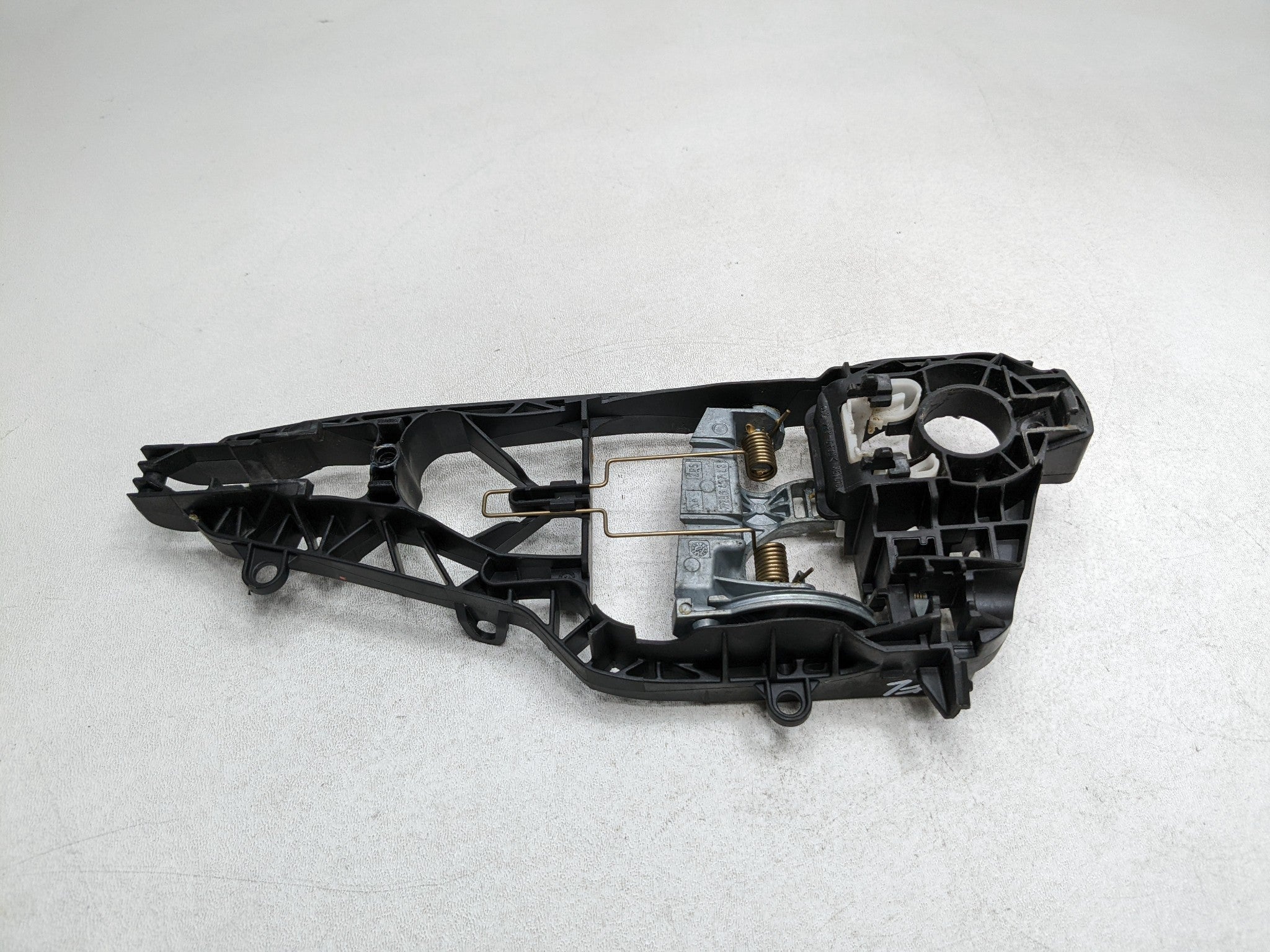 2014 - 2017 MINI COOPER OEM EXTERIOR DOOR HANDLE BRACKET FRONT LEFT DRIVER SIDE