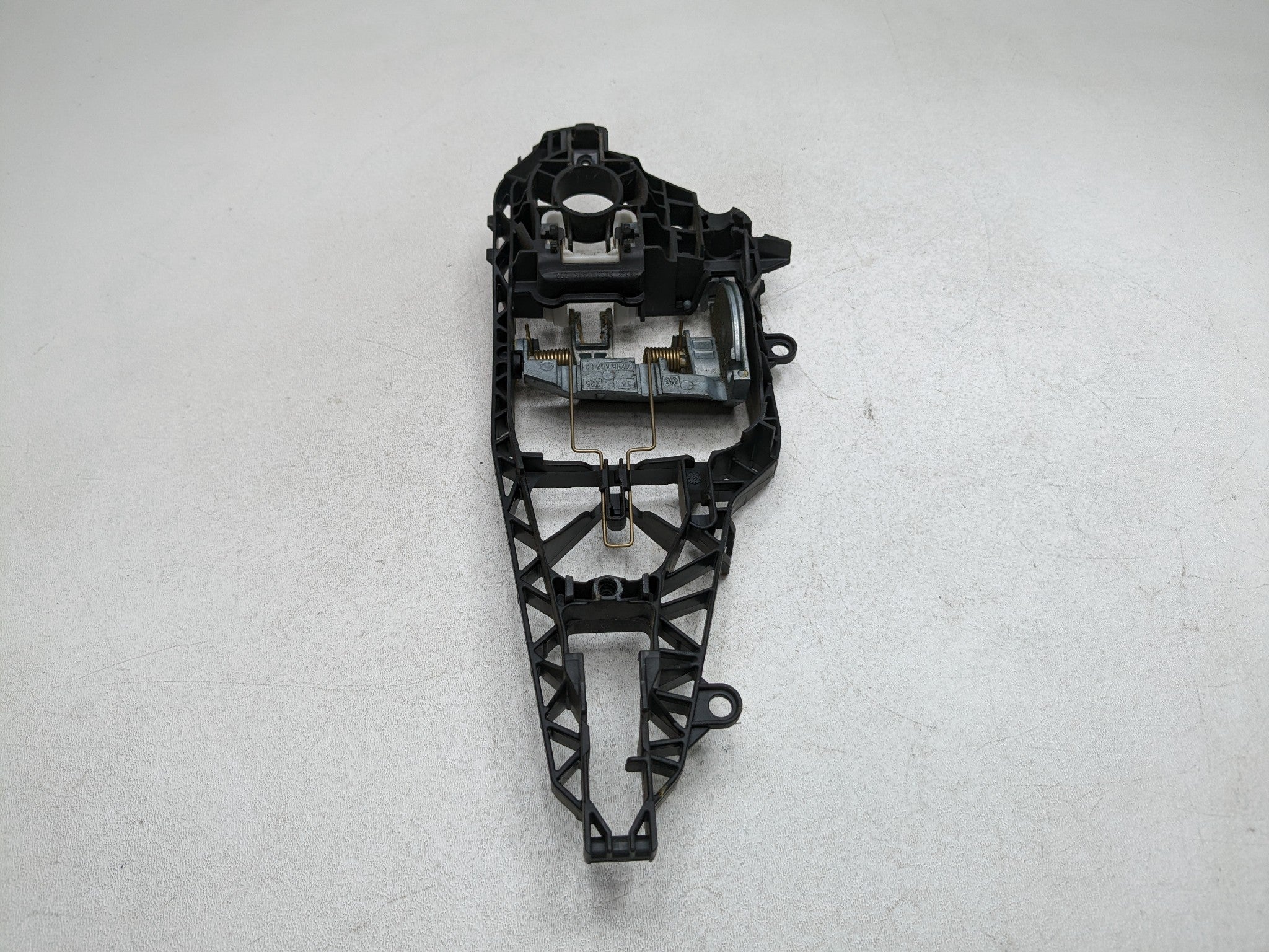 2014 - 2017 MINI COOPER OEM EXTERIOR DOOR HANDLE BRACKET FRONT LEFT DRIVER SIDE