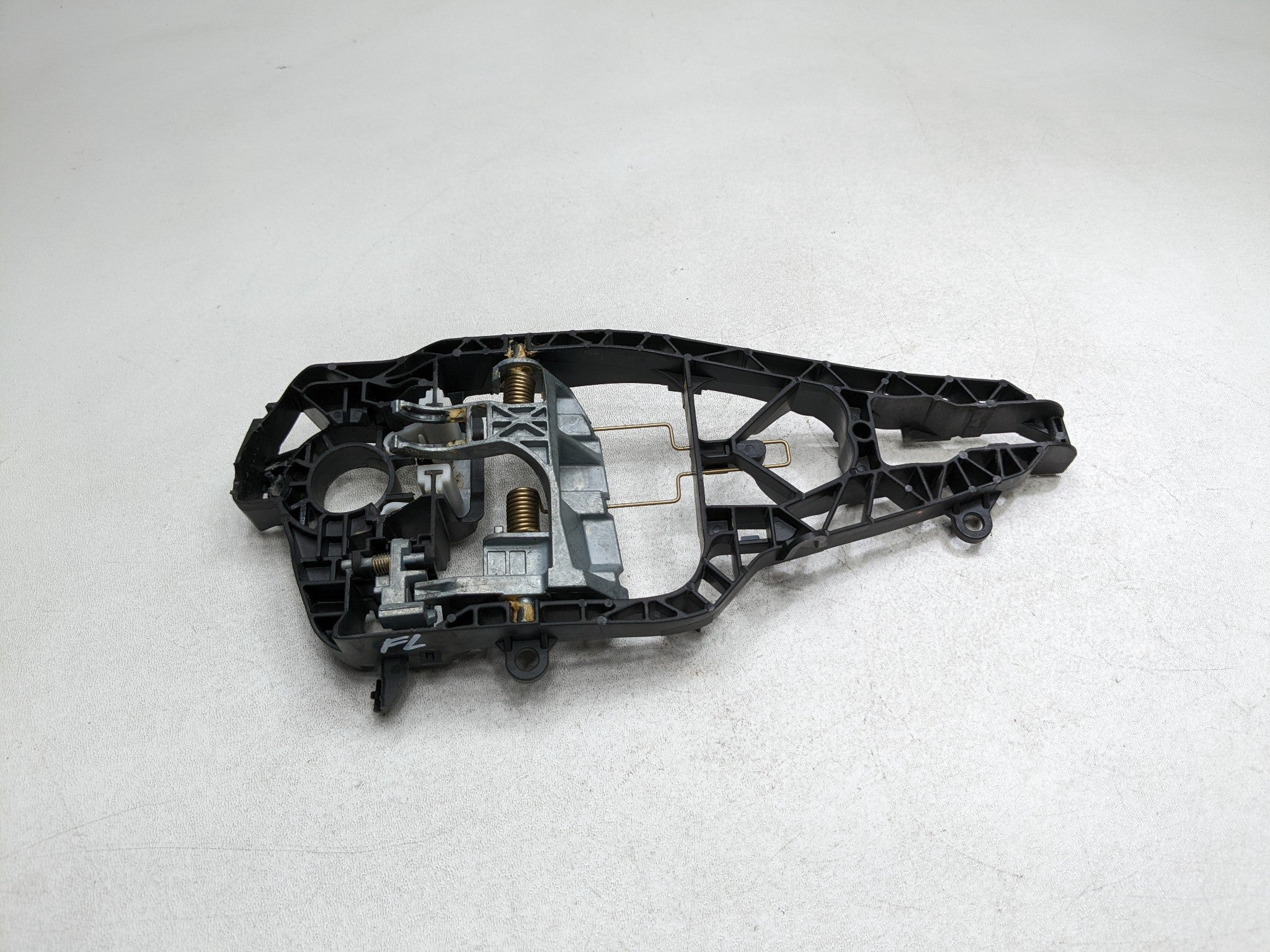 2014 - 2017 MINI COOPER OEM EXTERIOR DOOR HANDLE BRACKET FRONT LEFT DRIVER SIDE