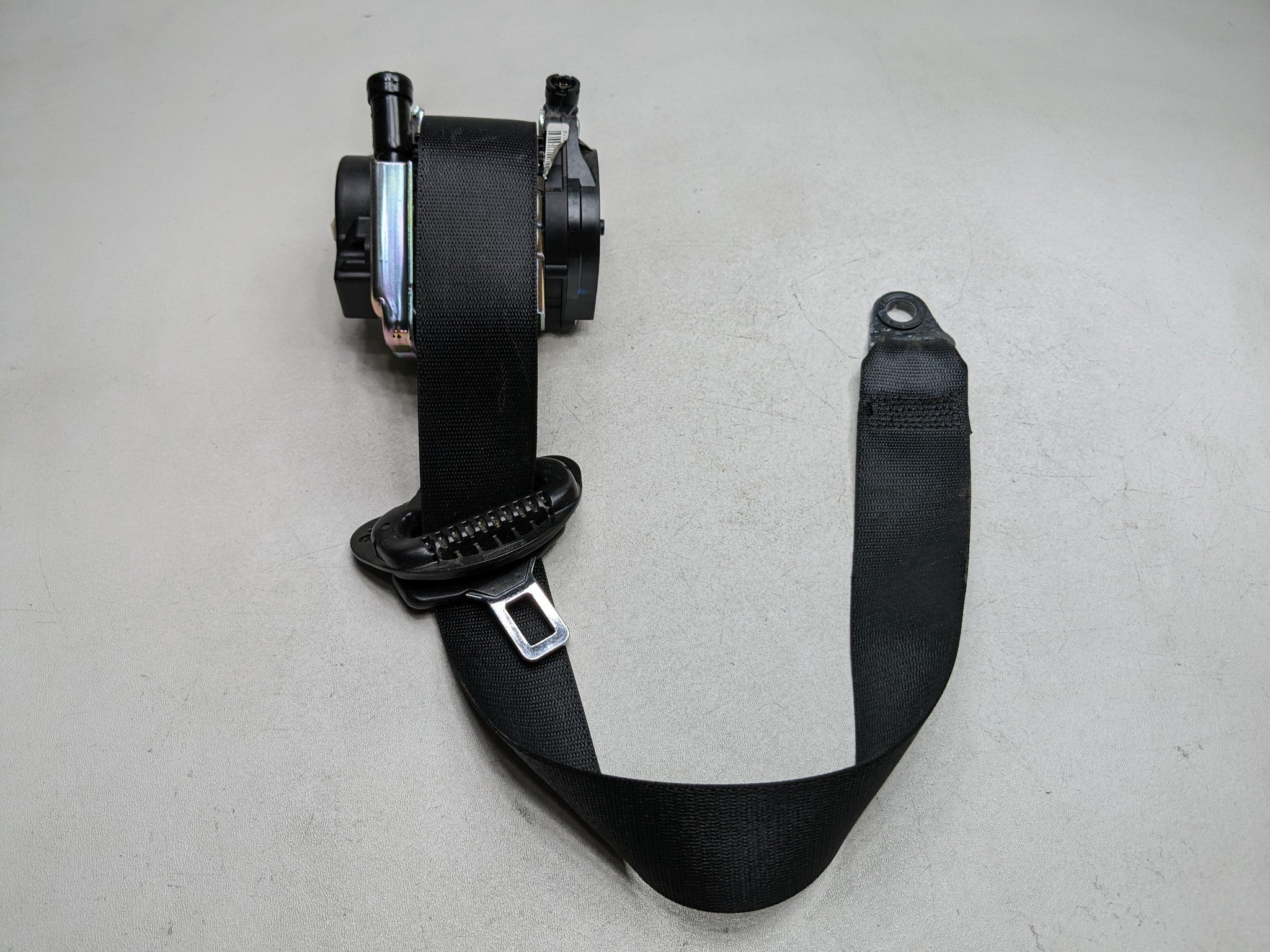 2014 - 2017 MINI COOPER OEM SEAT BELT RETRACTOR BLACK FRONT LEFT DRIVER SIDE