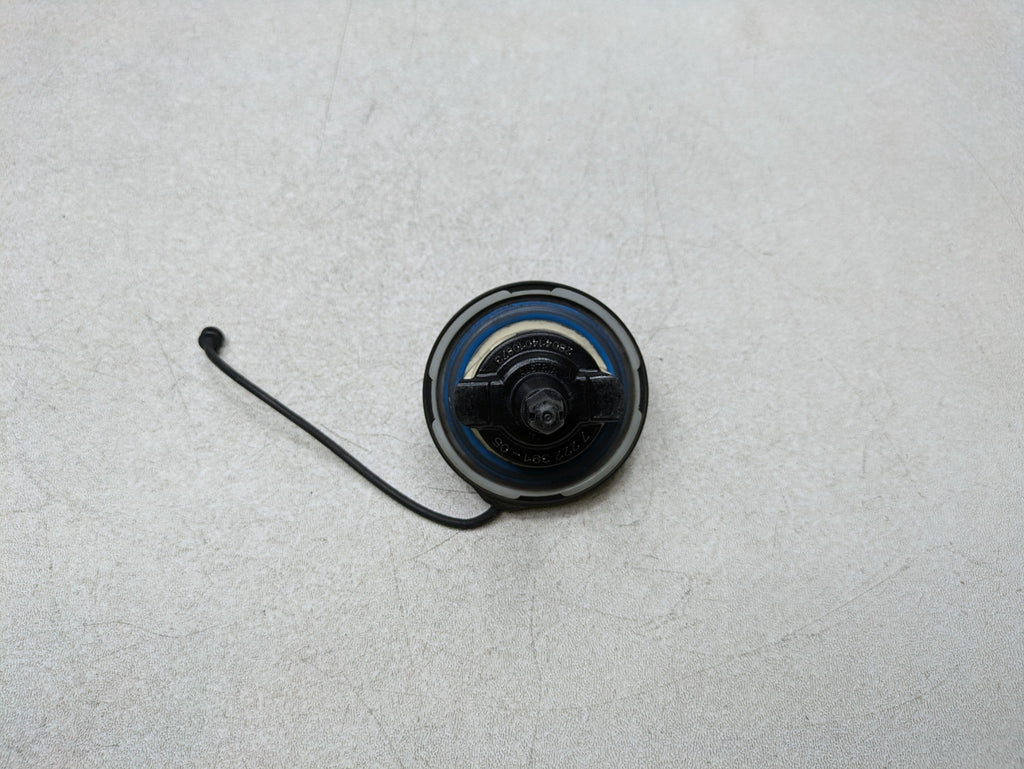 2014 - 2017 MINI COOPER OEM FUEL GAS TANK RESERVOIR FILLER COVER CAP BLACK