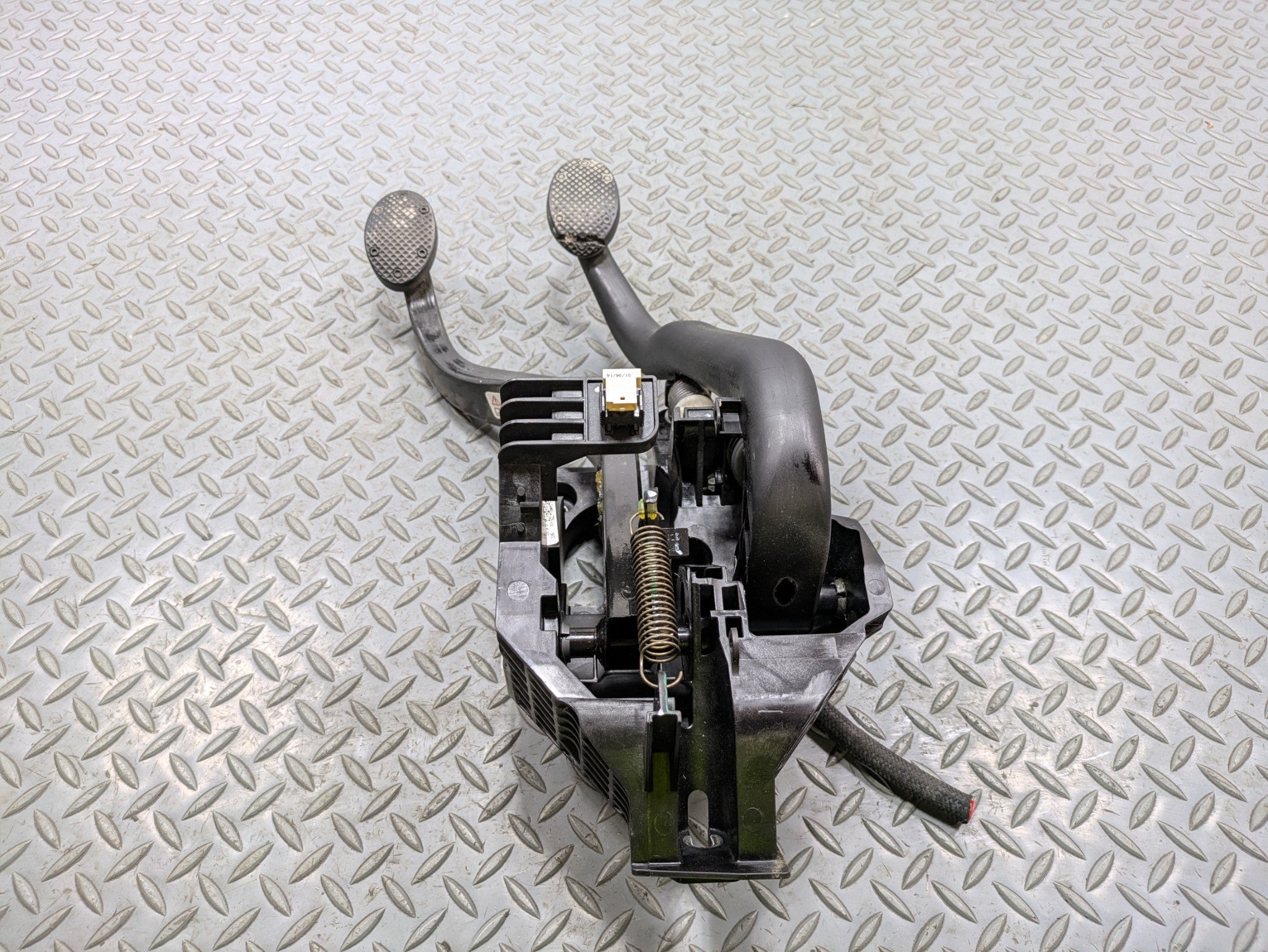 2014 - 2017 MINI COOPER OEM BRAKE STOP PARKING AND CLUTCH PEDAL ASSEMBLY
