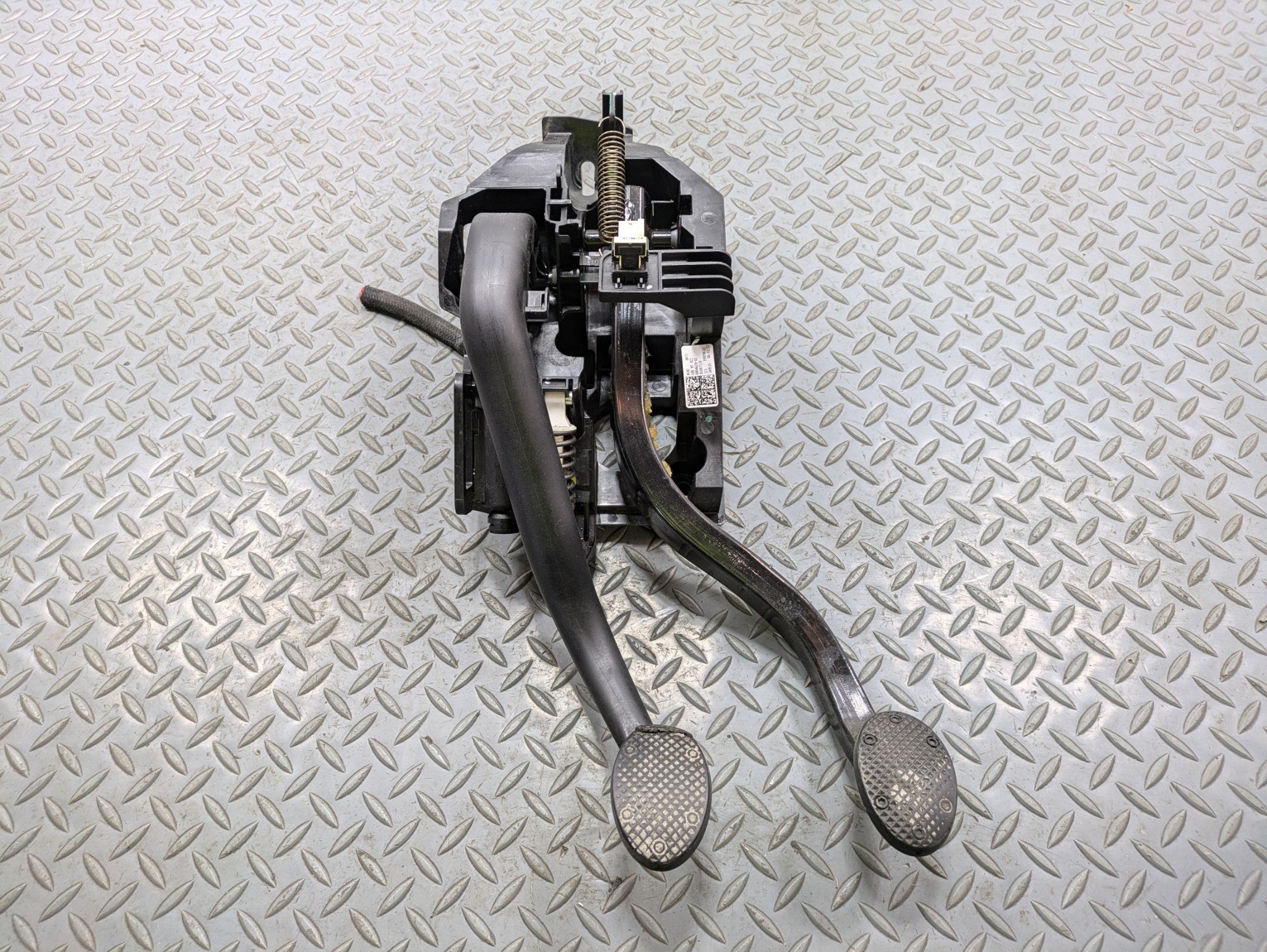 2014 - 2017 MINI COOPER OEM BRAKE STOP PARKING AND CLUTCH PEDAL ASSEMBLY