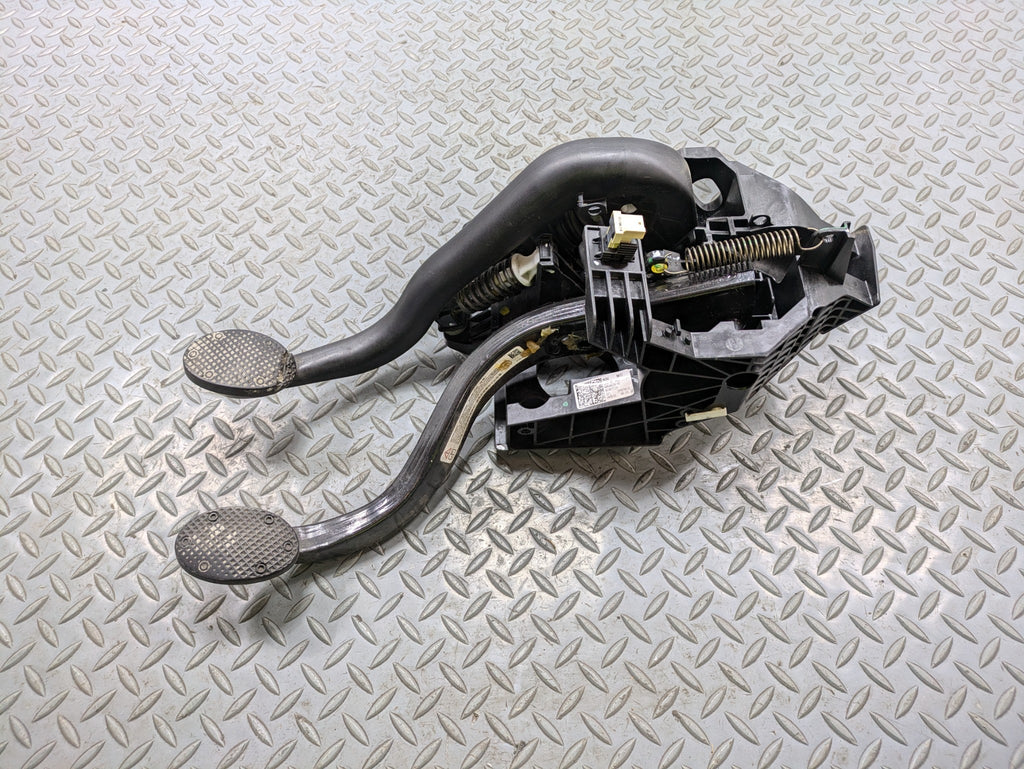 2014 - 2017 MINI COOPER OEM BRAKE STOP PARKING AND CLUTCH PEDAL ASSEMBLY