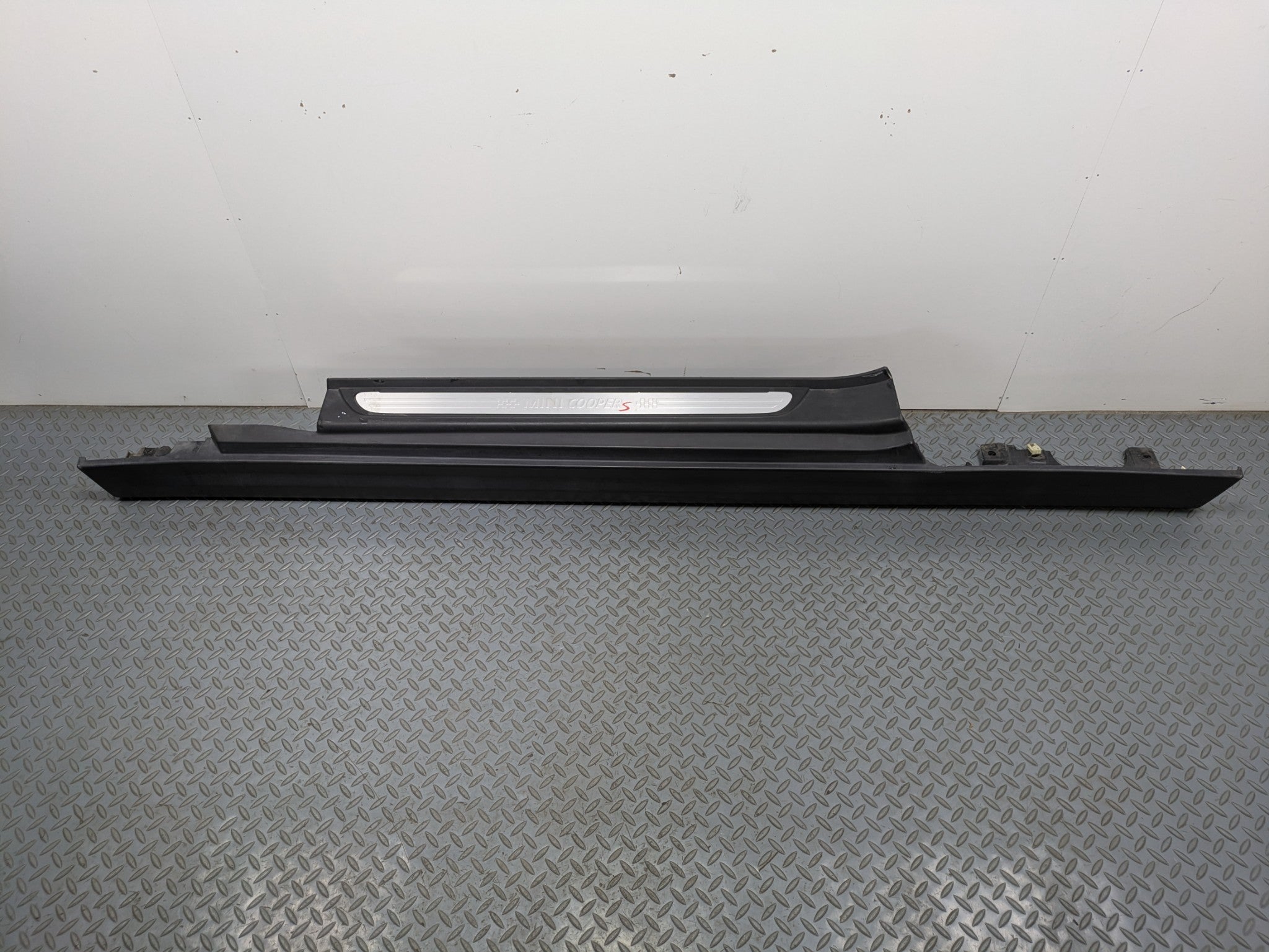 2014 - 2017 MINI COOPER OEM ROCKER PANEL MOULDING LEFT DRIVER SIDE BLACK
