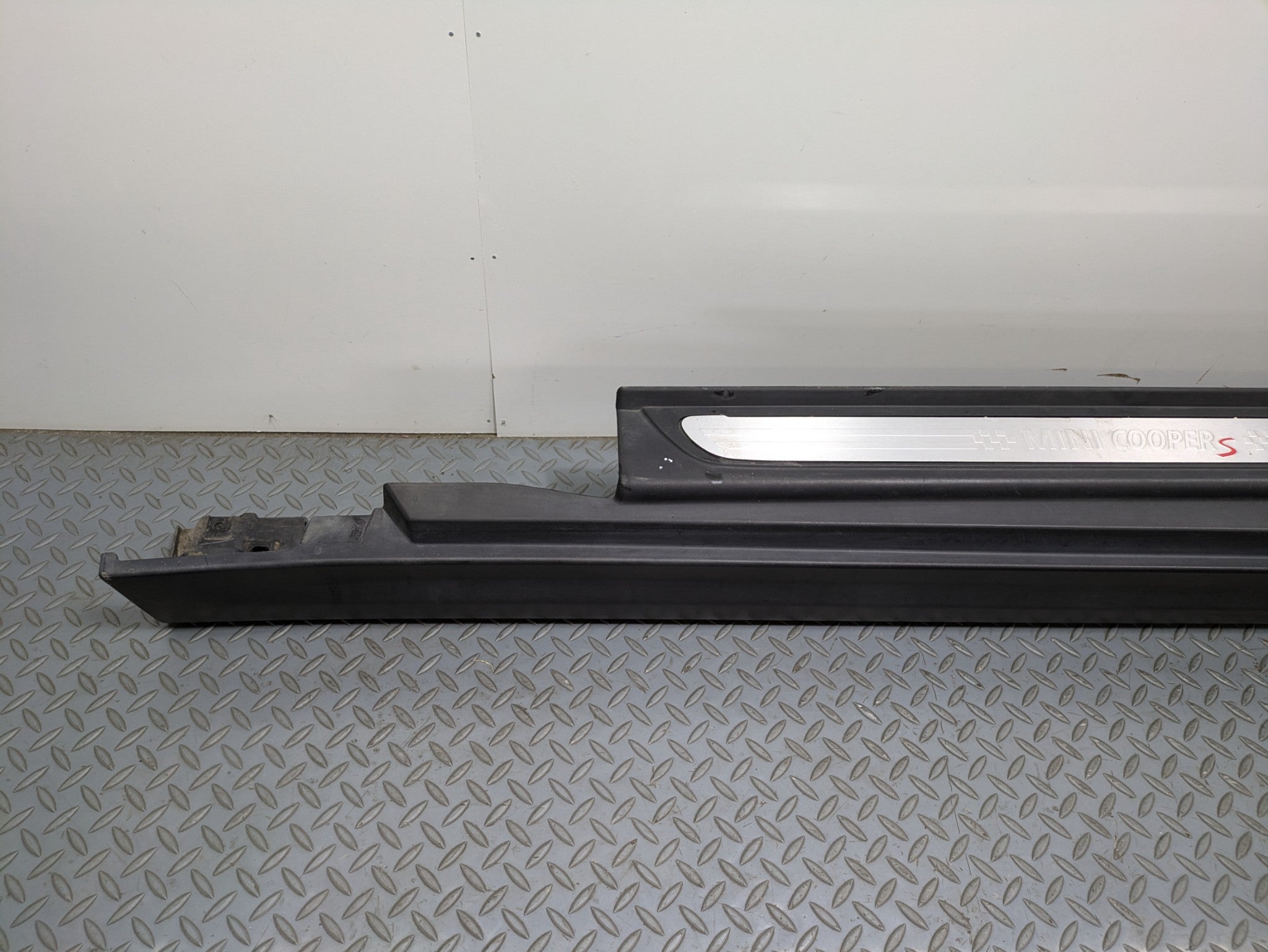2014 - 2017 MINI COOPER OEM ROCKER PANEL MOULDING LEFT DRIVER SIDE BLACK