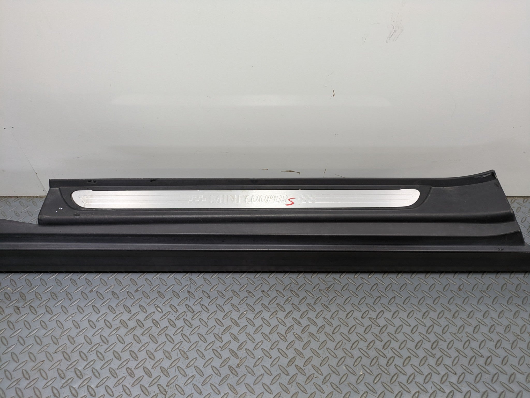 2014 - 2017 MINI COOPER OEM ROCKER PANEL MOULDING LEFT DRIVER SIDE BLACK
