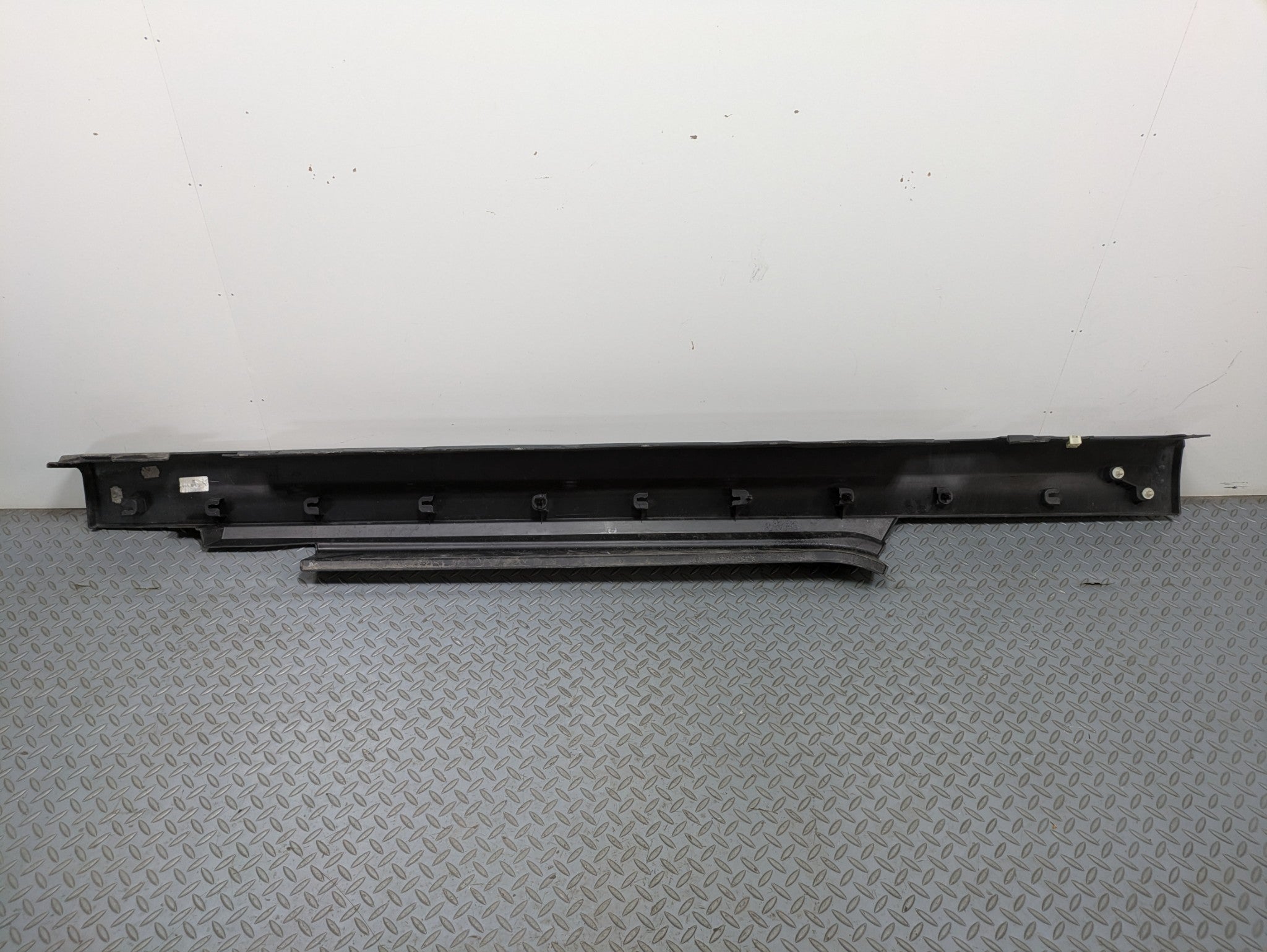 2014 - 2017 MINI COOPER OEM ROCKER PANEL MOULDING LEFT DRIVER SIDE BLACK