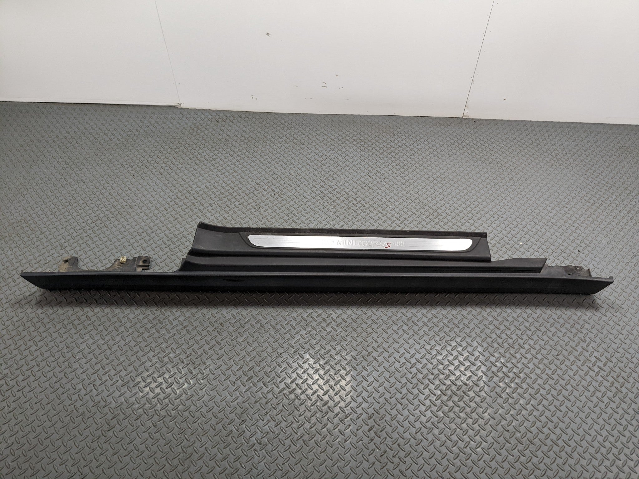2014 - 2017 MINI COOPER OEM ROCKER PANEL MOULDING RIGHT PASSENGER SIDE BLACK