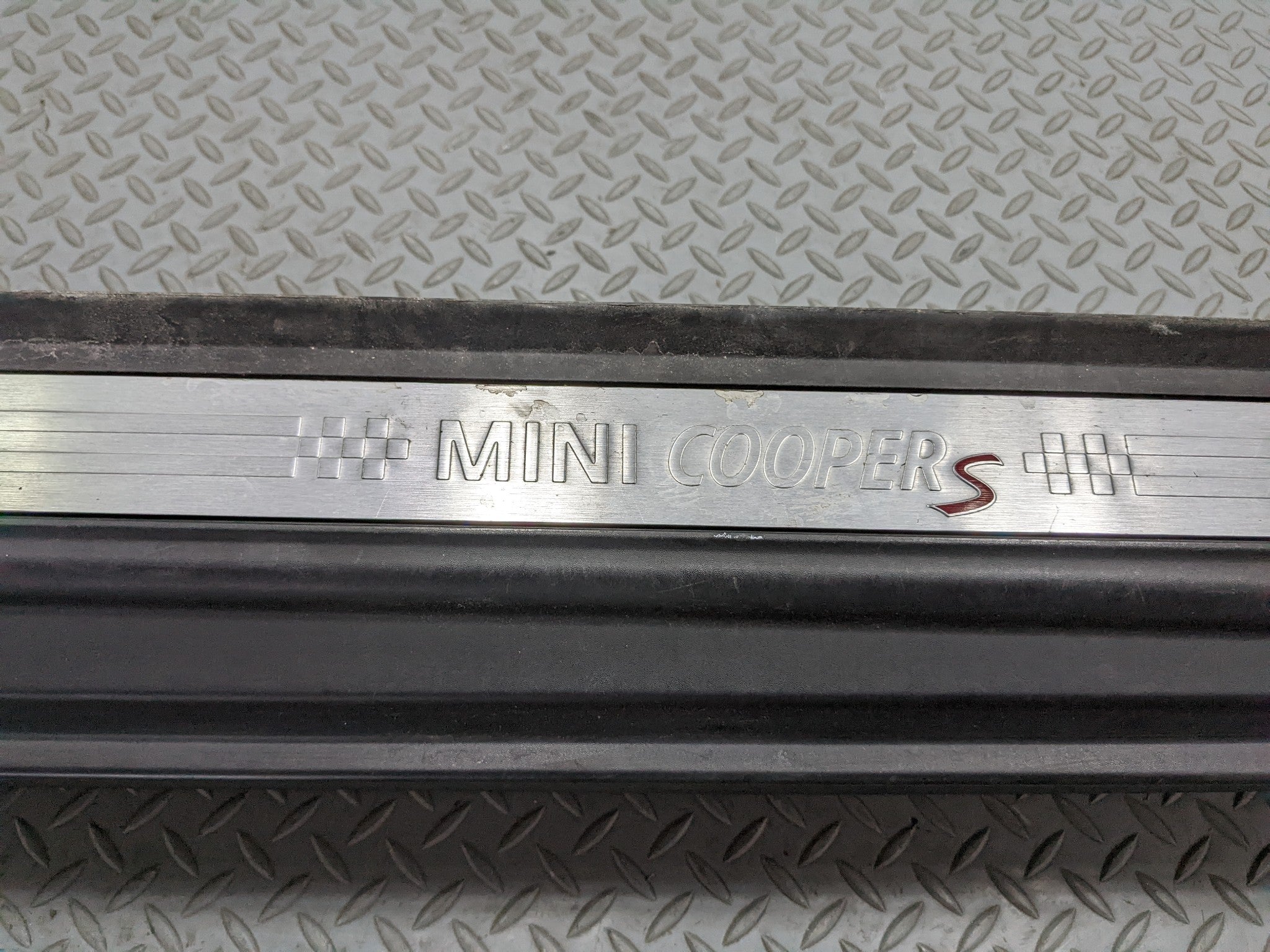 2014 - 2017 MINI COOPER OEM ROCKER PANEL MOULDING RIGHT PASSENGER SIDE BLACK