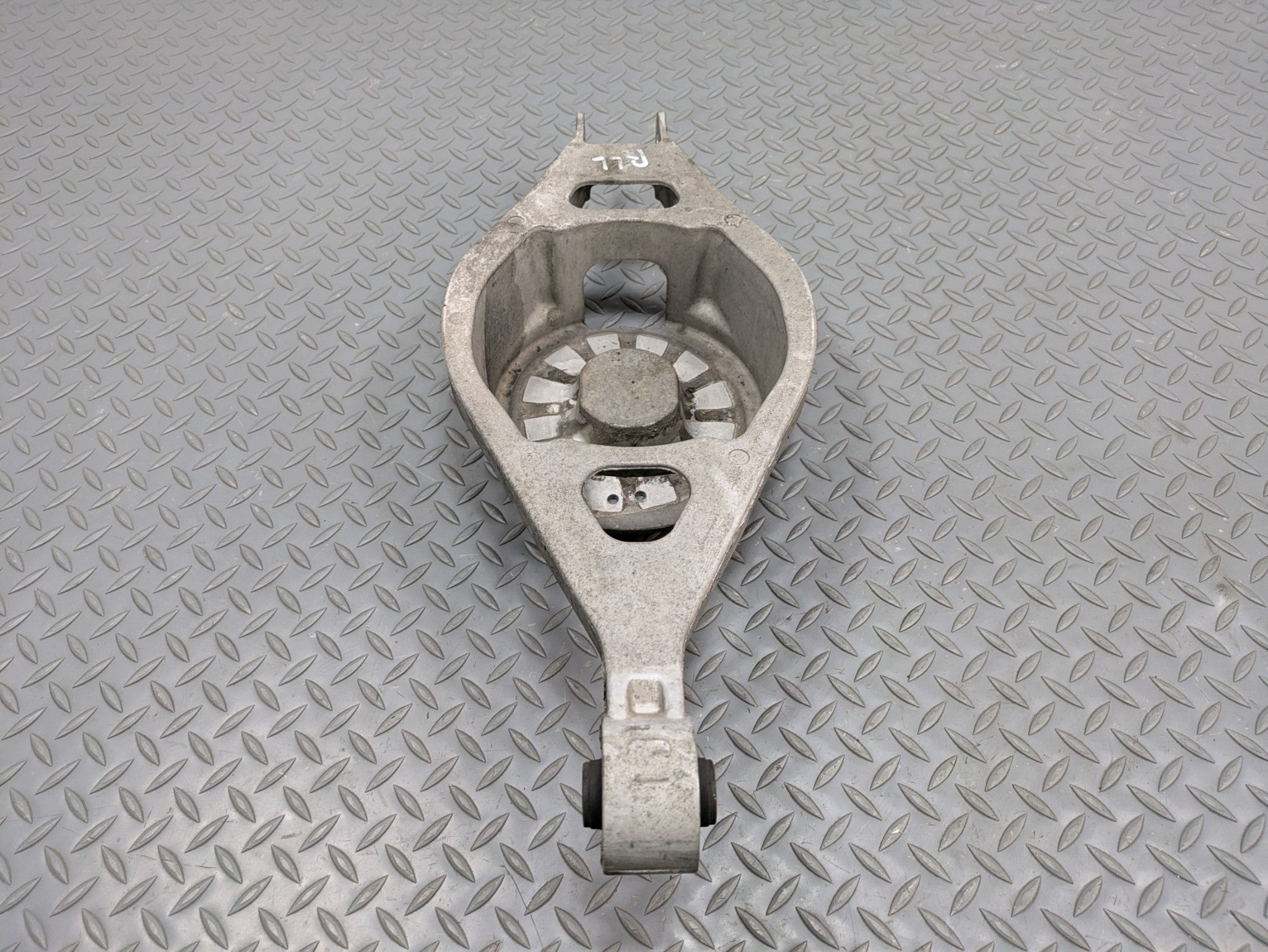 06 - 10 INFINITI M35 OEM LOWER CONTROL ARM MAIN SPRING SUPPORT REAR LEFT SIDE