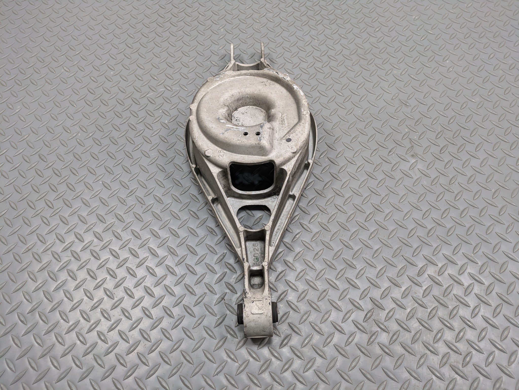 06 - 10 INFINITI M35 OEM LOWER CONTROL ARM MAIN SPRING SUPPORT REAR LEFT SIDE