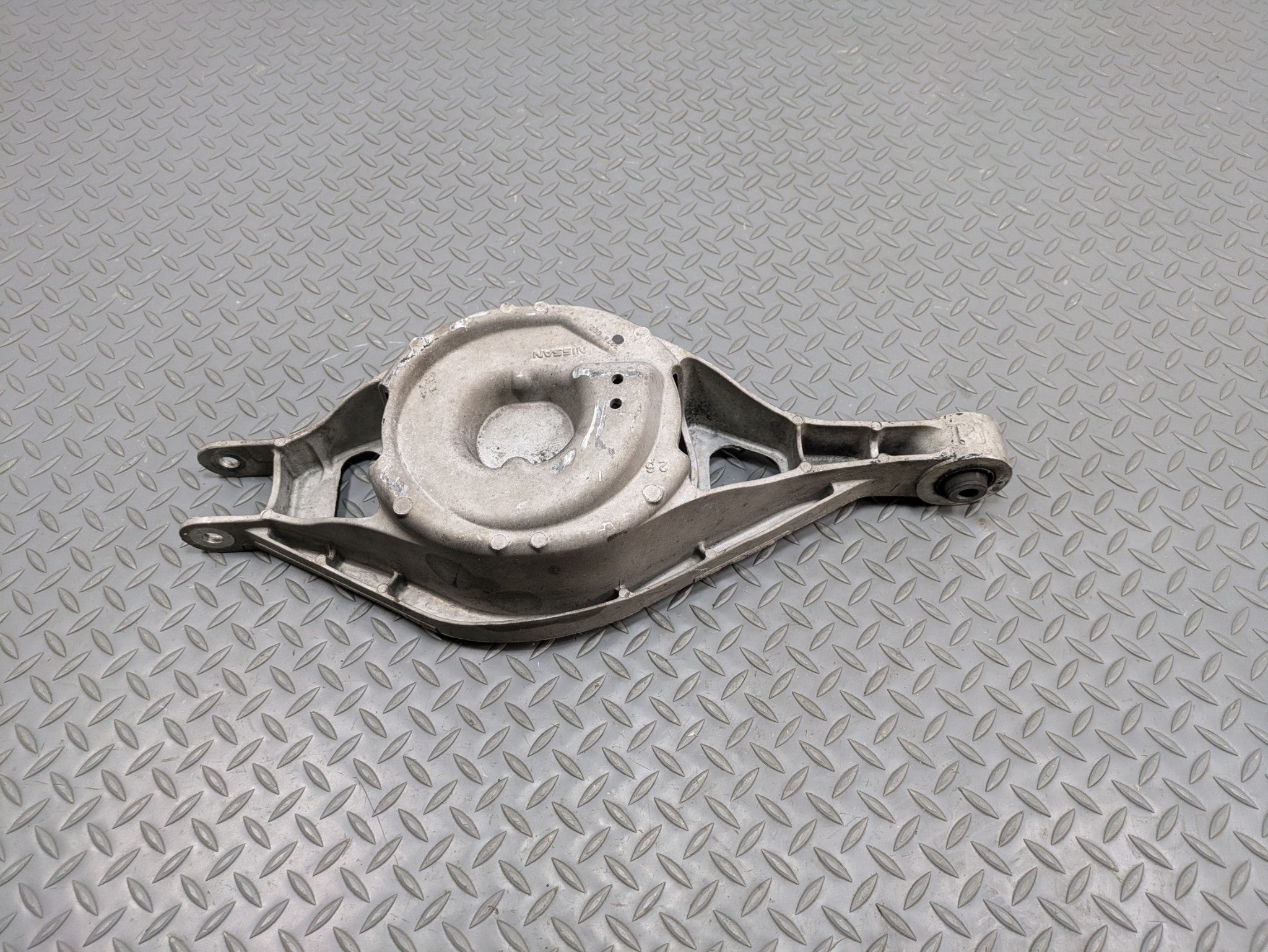 06 - 10 INFINITI M35 OEM LOWER CONTROL ARM MAIN SPRING SUPPORT REAR LEFT SIDE