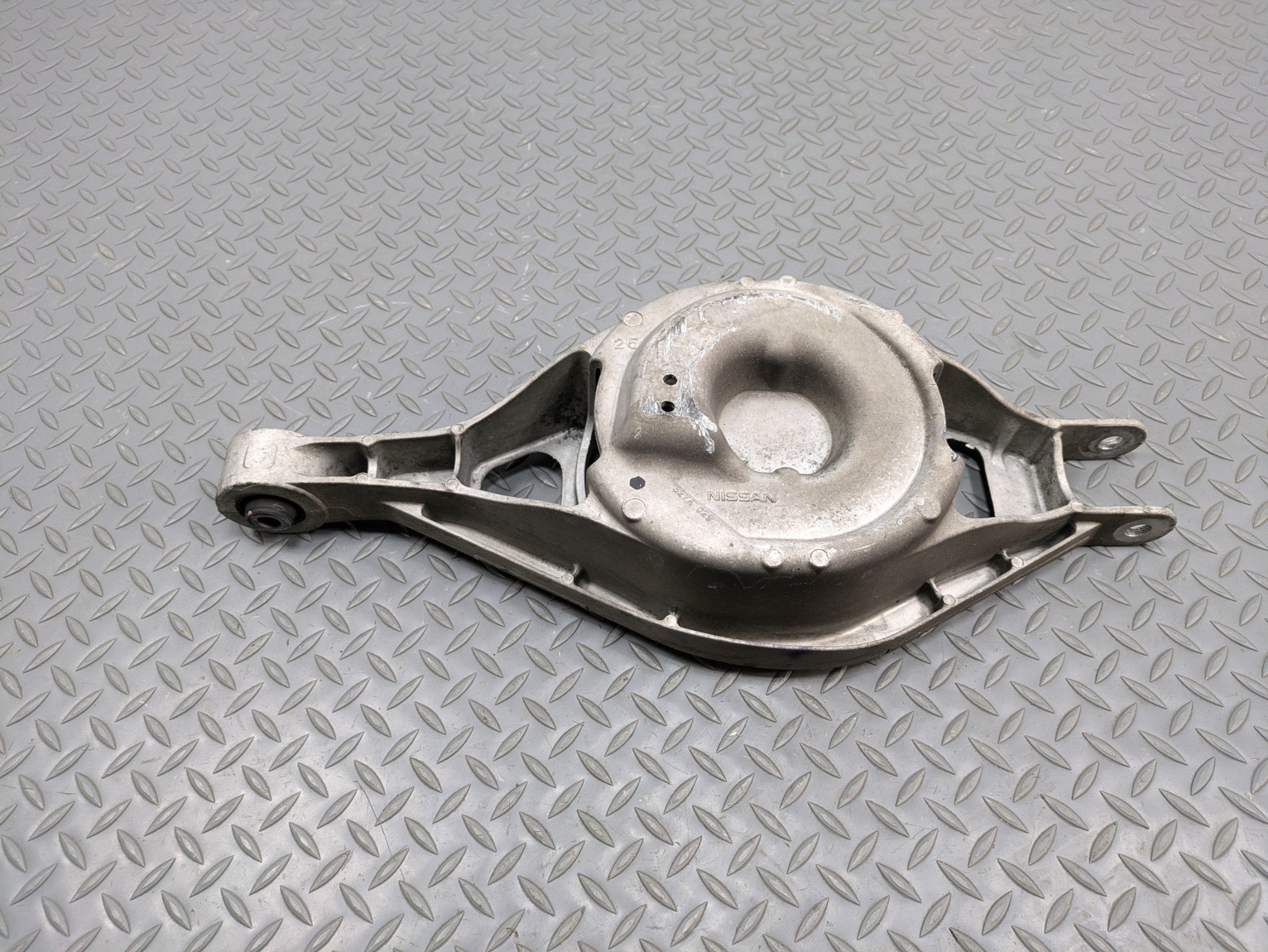 06 - 10 INFINITI M35 OEM LOWER CONTROL ARM MAIN SPRING SUPPORT REAR RIGHT SIDE