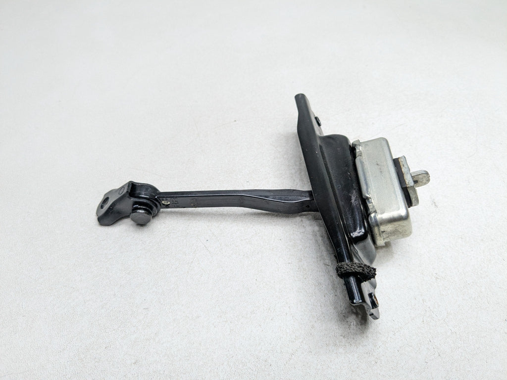 06 - 10 INFINITI M35 OEM DOOR STOPPER CHECK STRAP REAR RIGHT PASSENGER SIDE