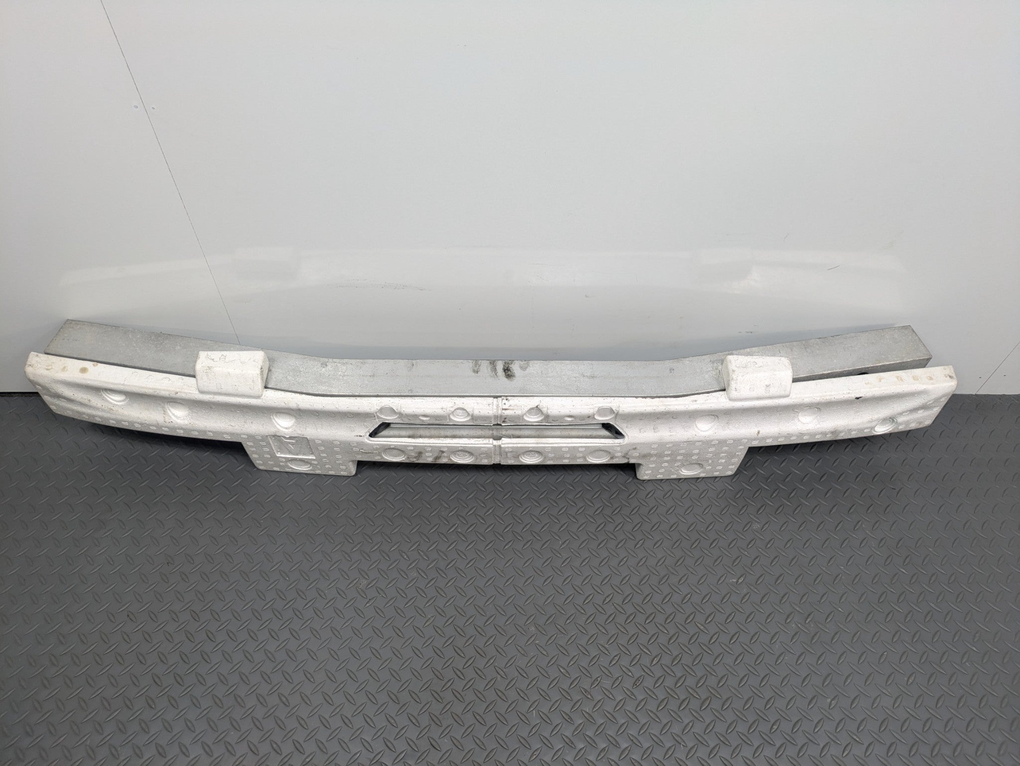 06 - 10 INFINITI M35 OEM REAR BUMPER REINFORCEMENT IMPACT REBAR ABSORBER FOAM