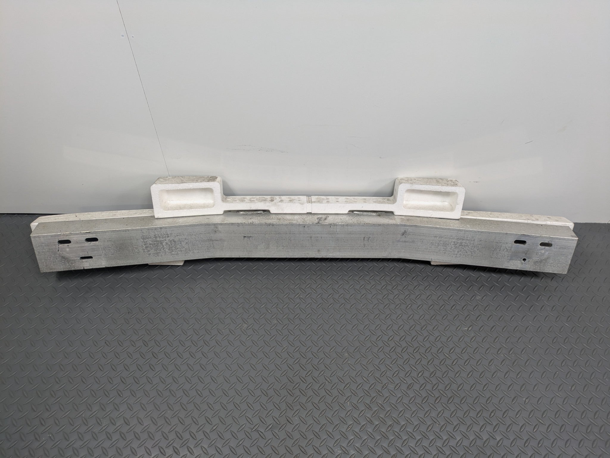06 - 10 INFINITI M35 OEM REAR BUMPER REINFORCEMENT IMPACT REBAR ABSORBER FOAM