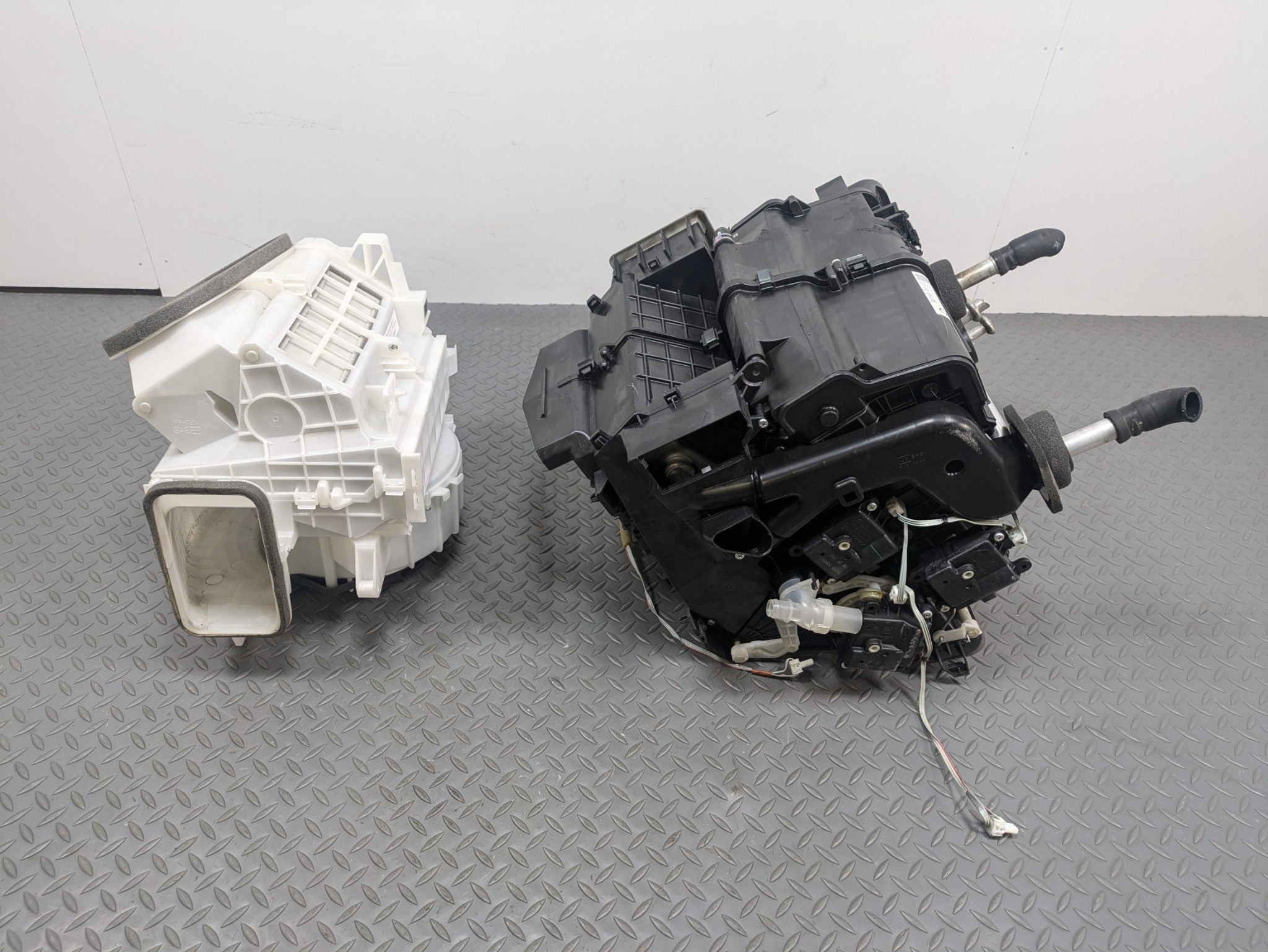 06 - 10 INFINITI M35 OEM HVAC AC BLOWER HEATER CORE UNIT HOUSING BOX ASSEMBLY