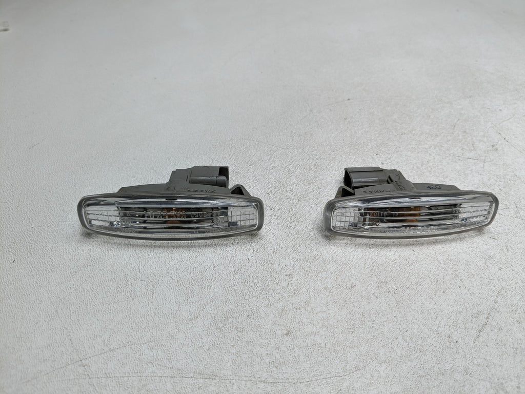 06 - 10 INFINITI M35 OEM SIDE MARKER LIGHT FENDER MOUNTED FITS LEFT AND RIGHT