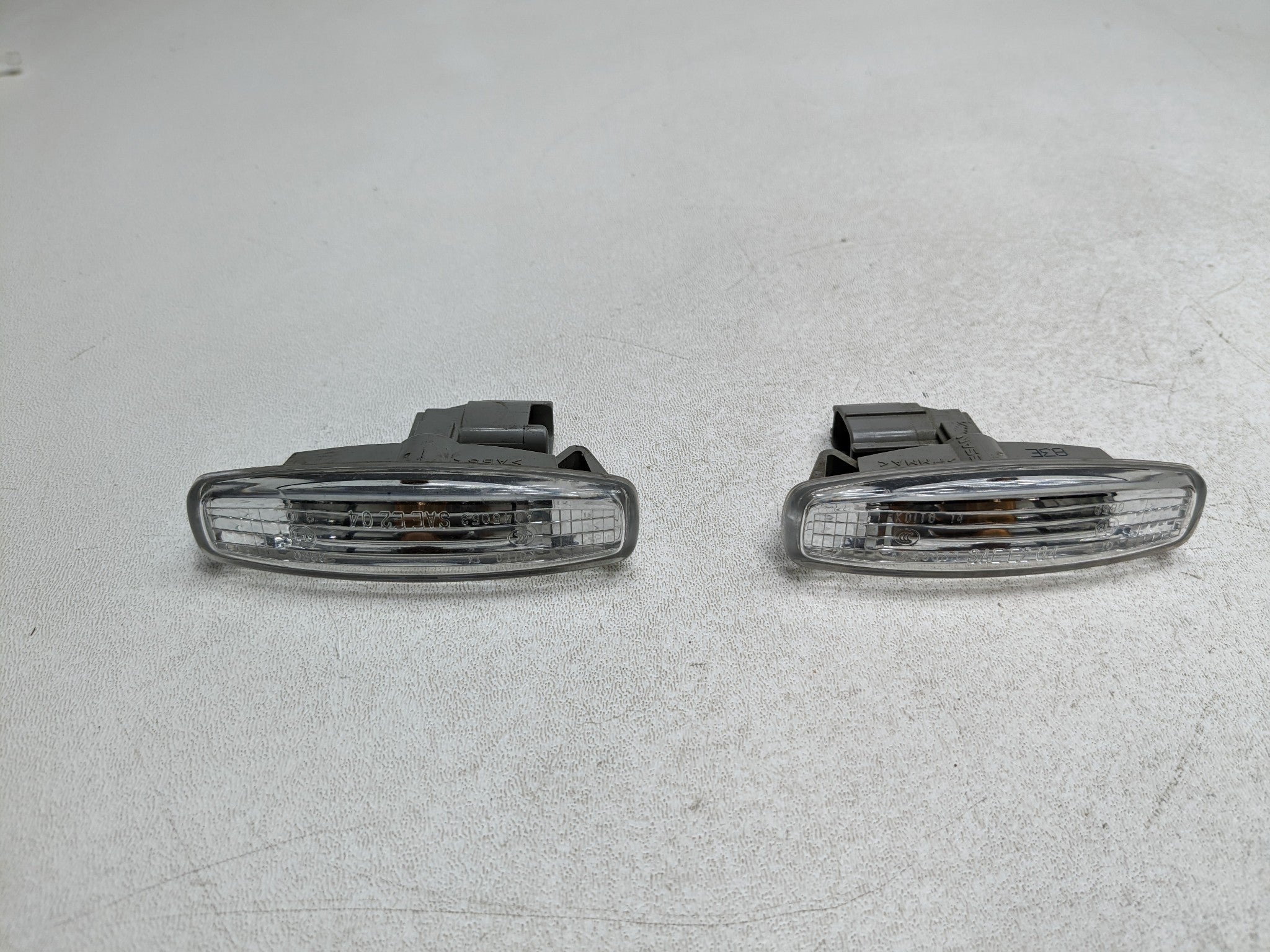 06 - 10 INFINITI M35 OEM SIDE MARKER LIGHT FENDER MOUNTED FITS LEFT AND RIGHT