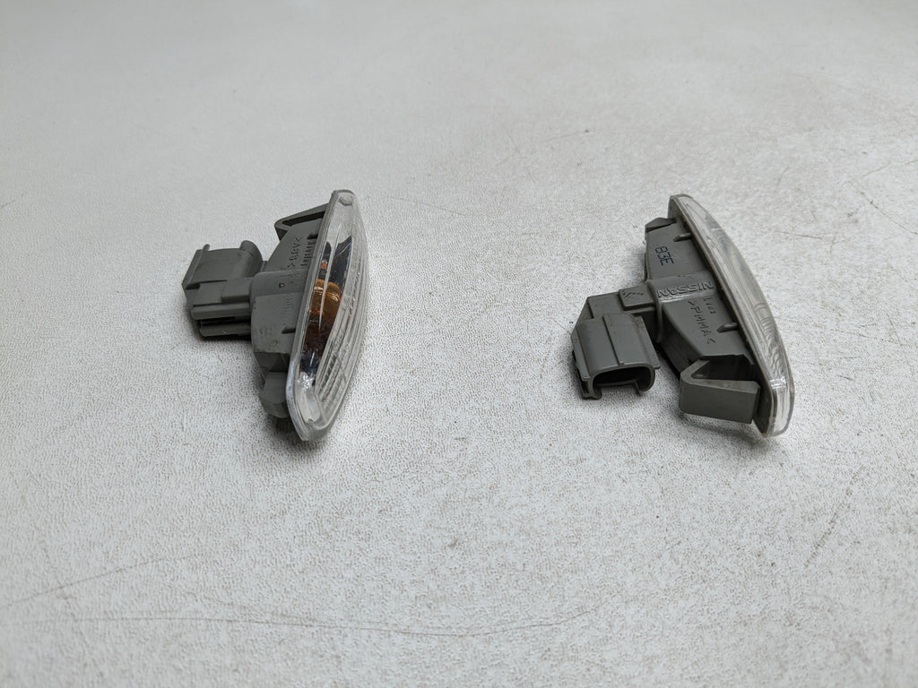 06 - 10 INFINITI M35 OEM SIDE MARKER LIGHT FENDER MOUNTED FITS LEFT AND RIGHT