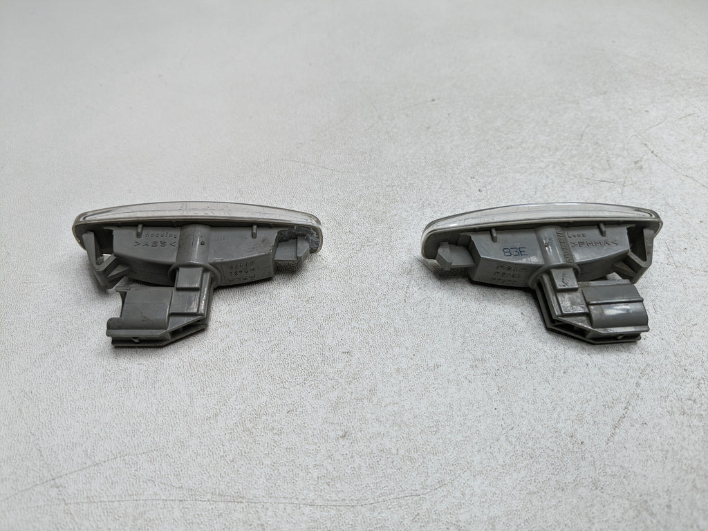 06 - 10 INFINITI M35 OEM SIDE MARKER LIGHT FENDER MOUNTED FITS LEFT AND RIGHT